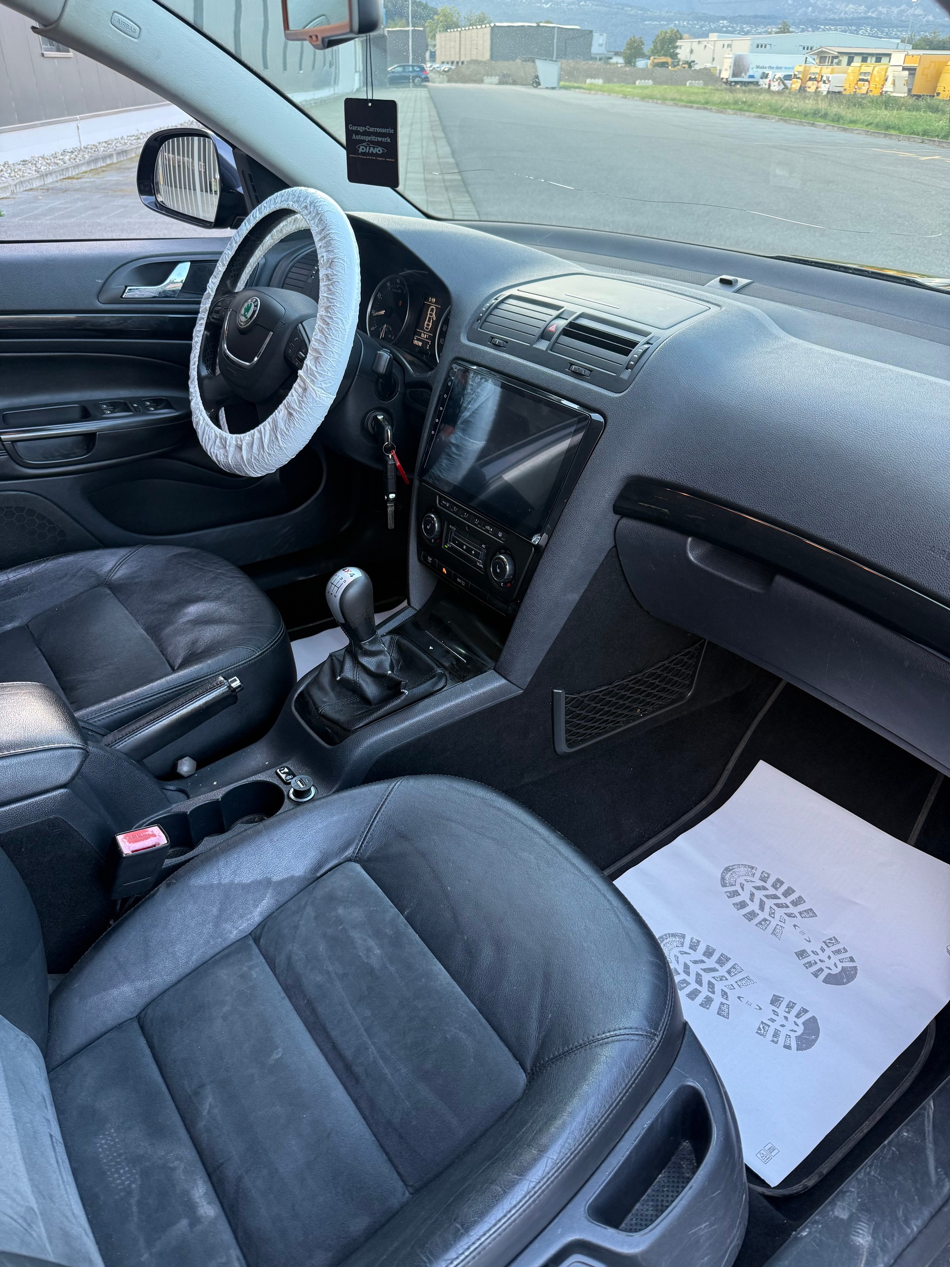 SKODA Octavia Combi 1.8 TSI Laurin & Klement 4x4-image-5