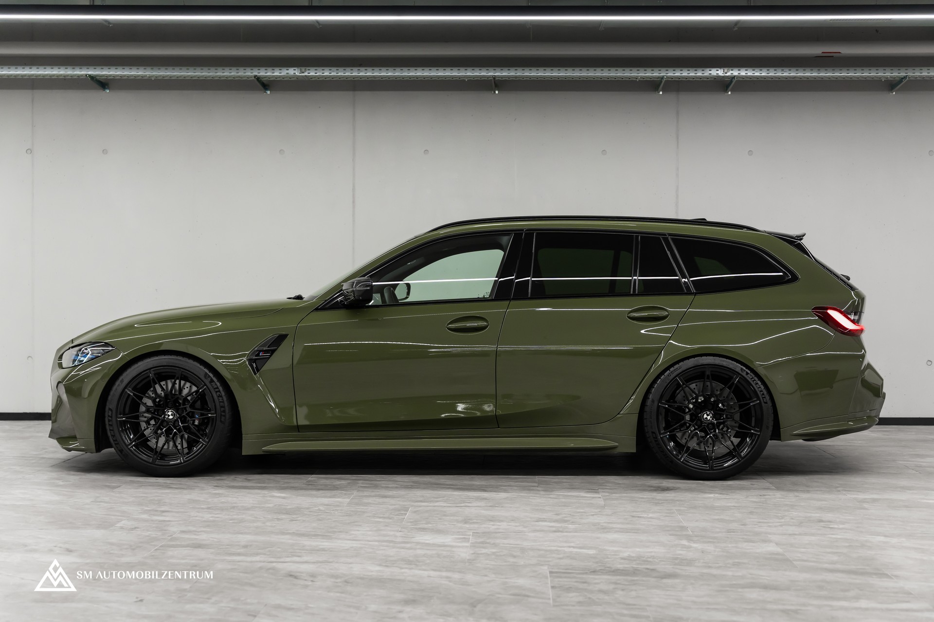 BMW M3 Competition xDrive Touring / Urban Green II / Carbon Exterieur & Interieur / Werksgarantie / 360°-image-7