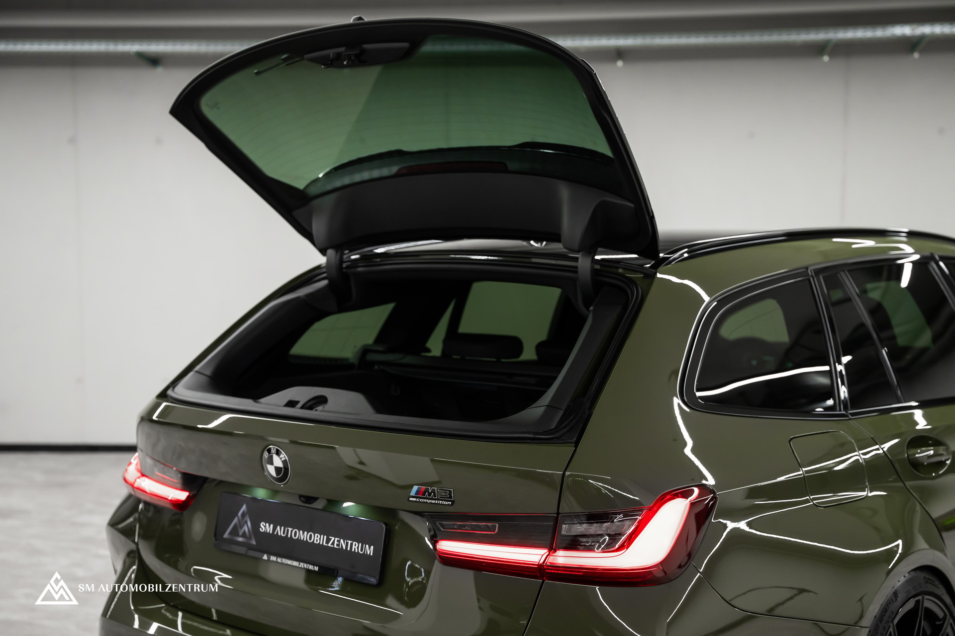 BMW M3 Competition xDrive Touring / Urban Green II / Carbon Exterieur & Interieur / Werksgarantie / 360°-image-16