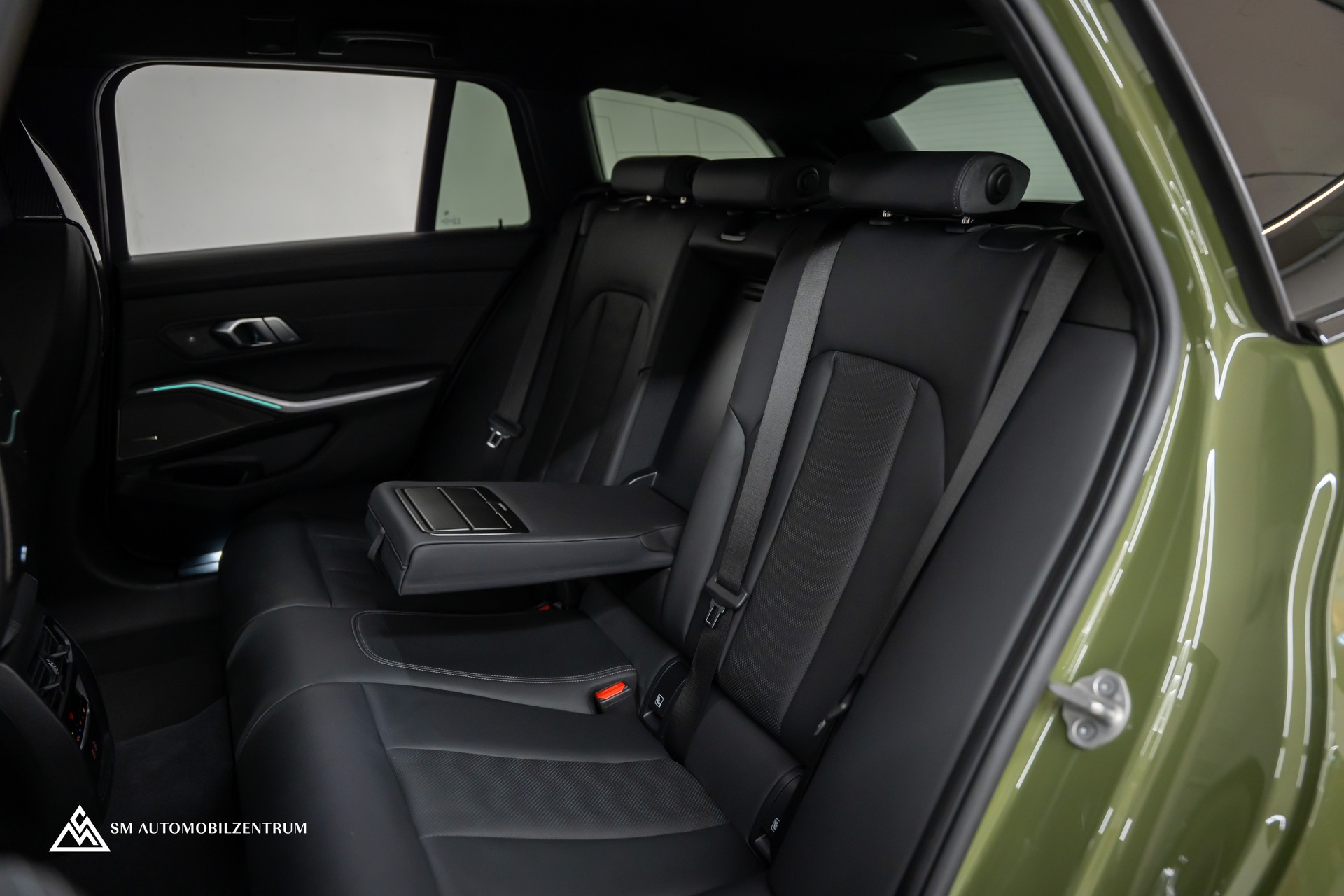 BMW M3 Competition xDrive Touring / Urban Green II / Carbon Exterieur & Interieur / Werksgarantie / 360°-image-26