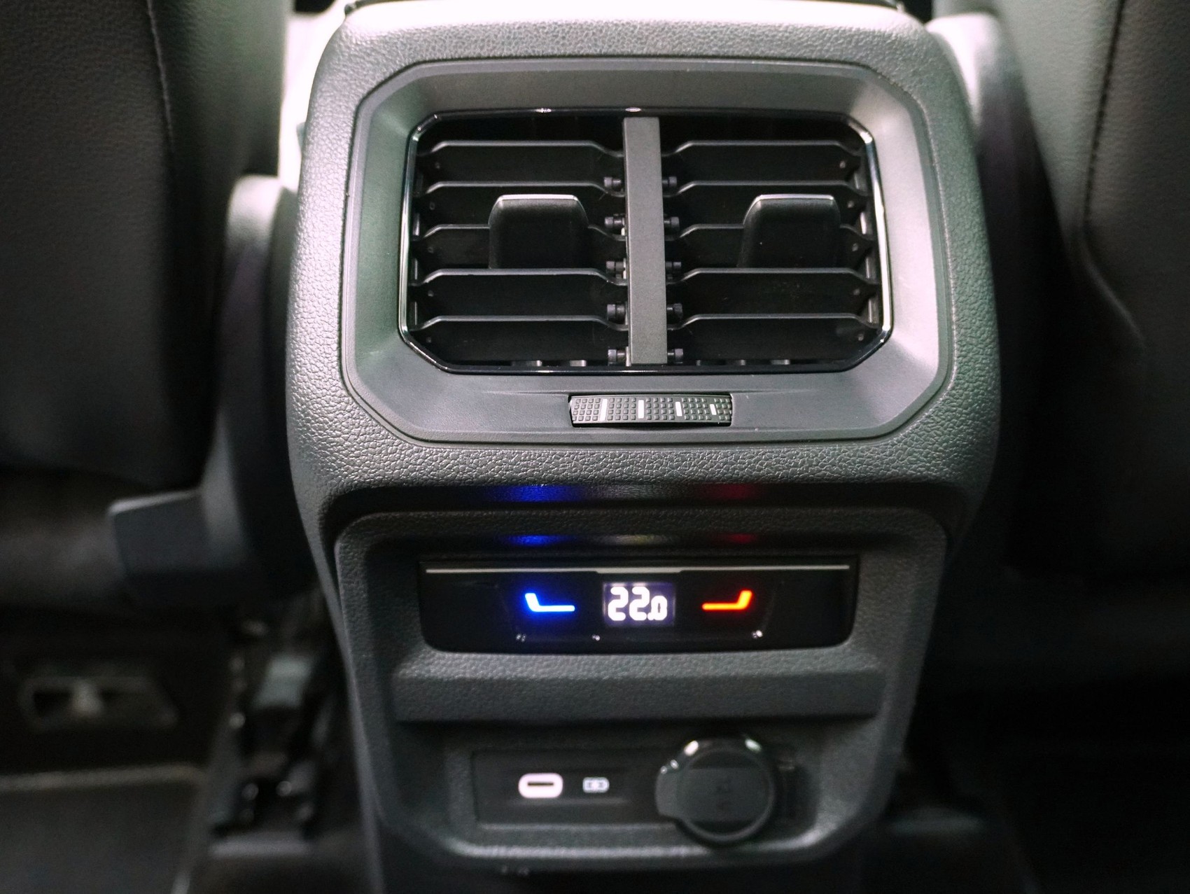 VW Tiguan 2.0 TSI DSG R-Line Black Style 4Motion-image-12
