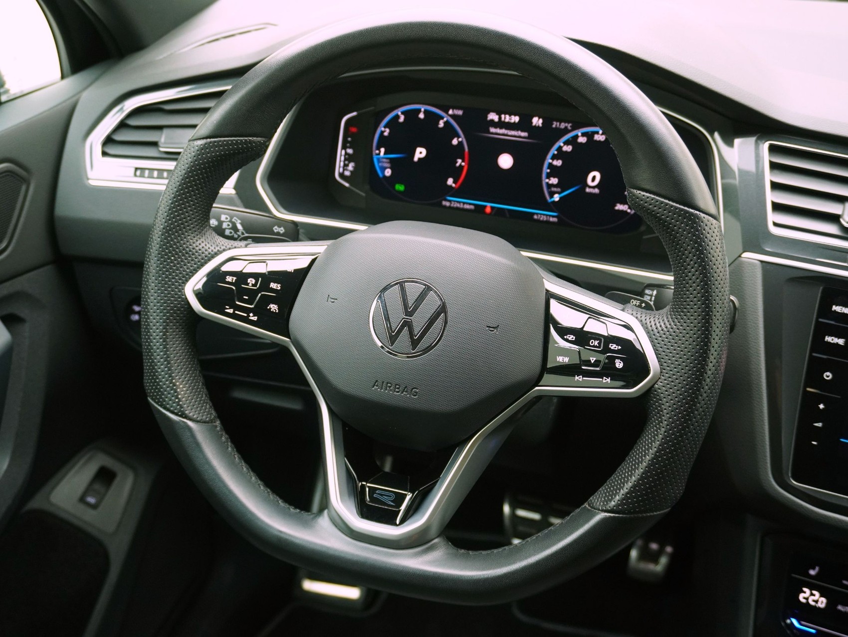 VW Tiguan 2.0 TSI DSG R-Line Black Style 4Motion-image-10