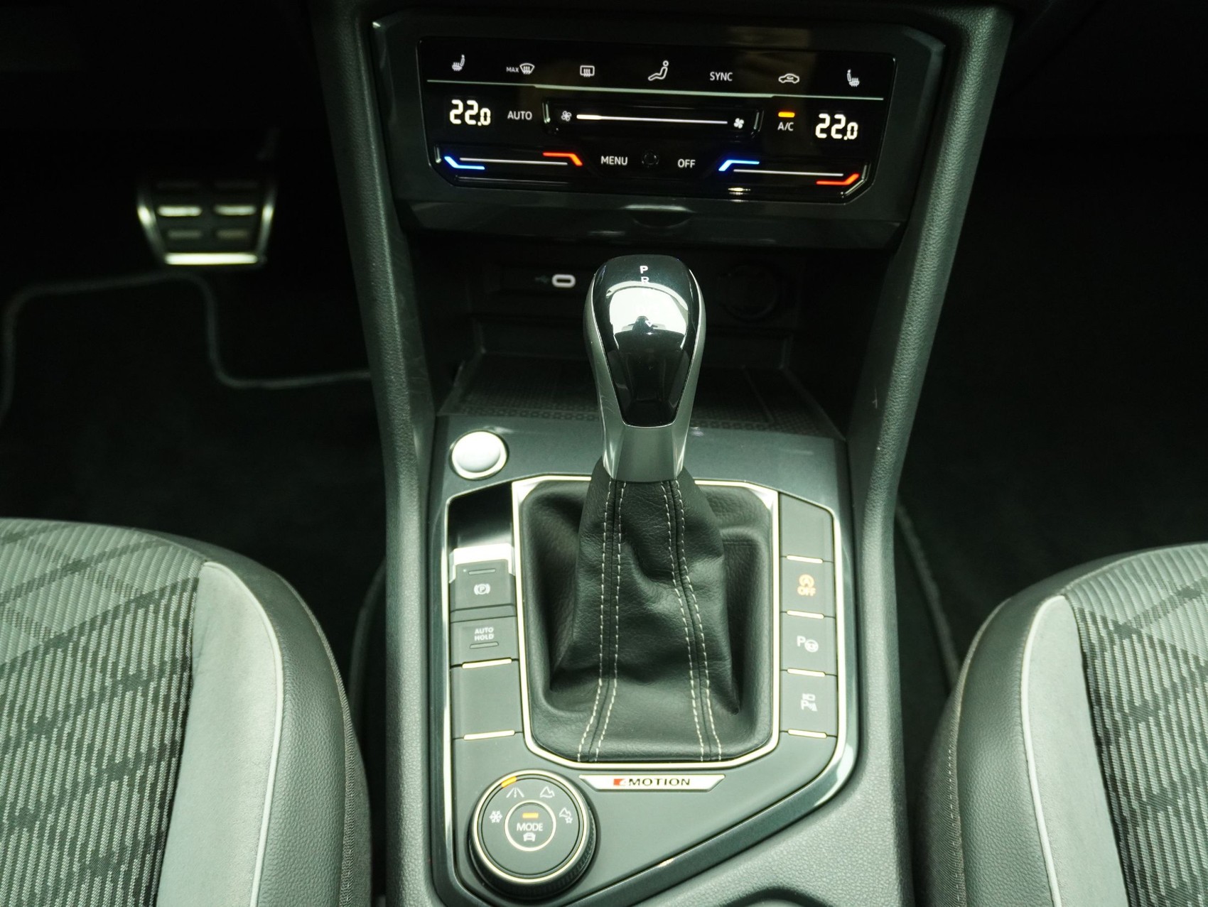 VW Tiguan 2.0 TSI DSG R-Line Black Style 4Motion-image-15