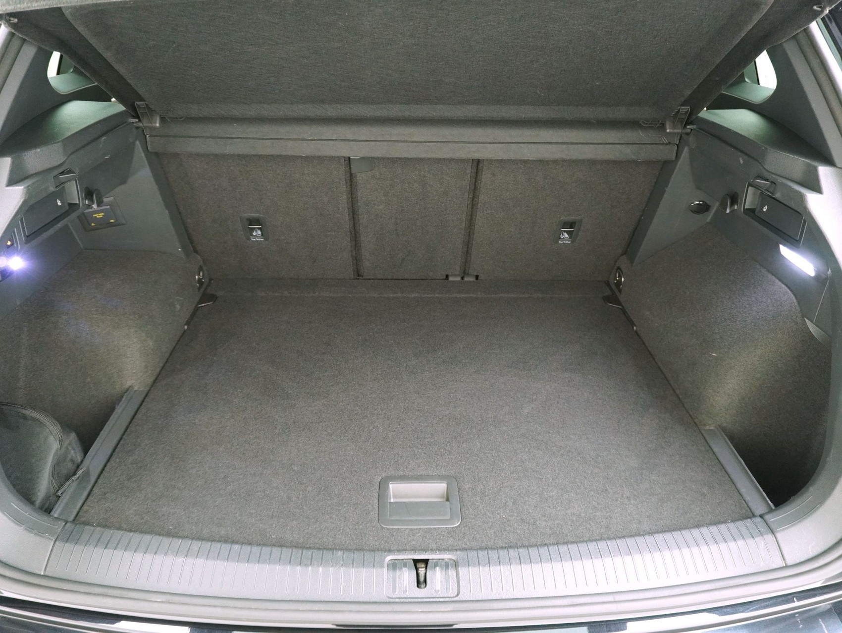 VW Tiguan 2.0 TSI DSG R-Line Black Style 4Motion-image-13