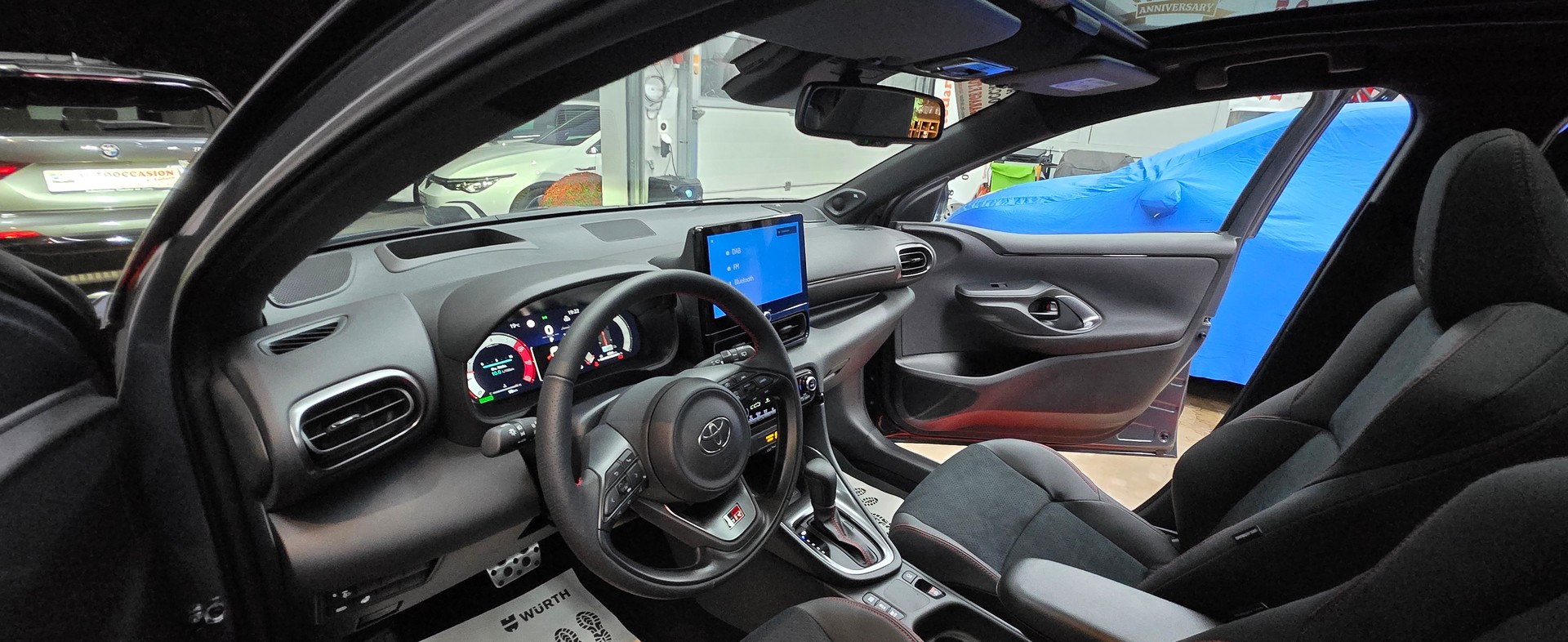 TOYOTA Yaris 1.5 GR Sport e-CVT-image-21