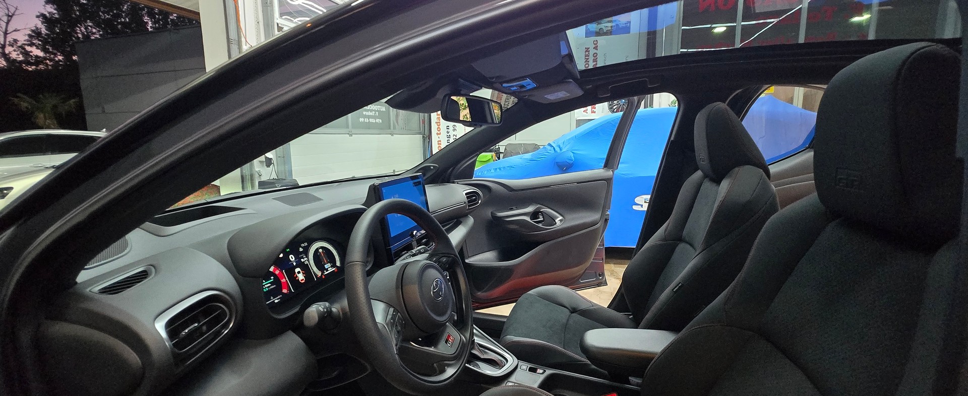 TOYOTA Yaris 1.5 GR Sport e-CVT-image-22