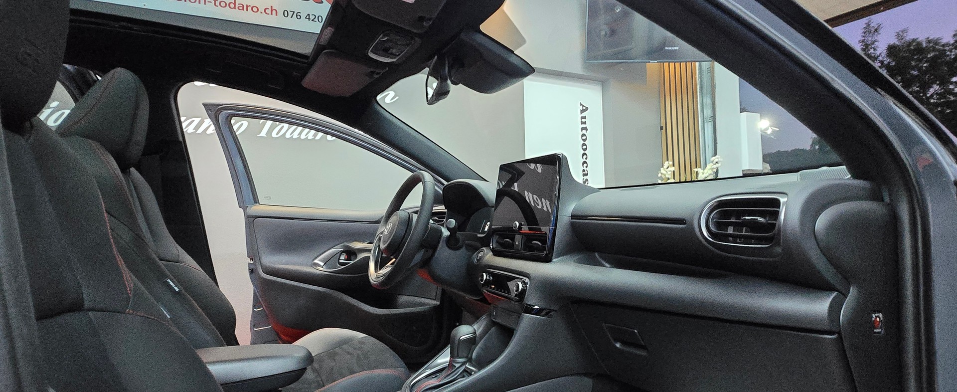 TOYOTA Yaris 1.5 GR Sport e-CVT-image-14