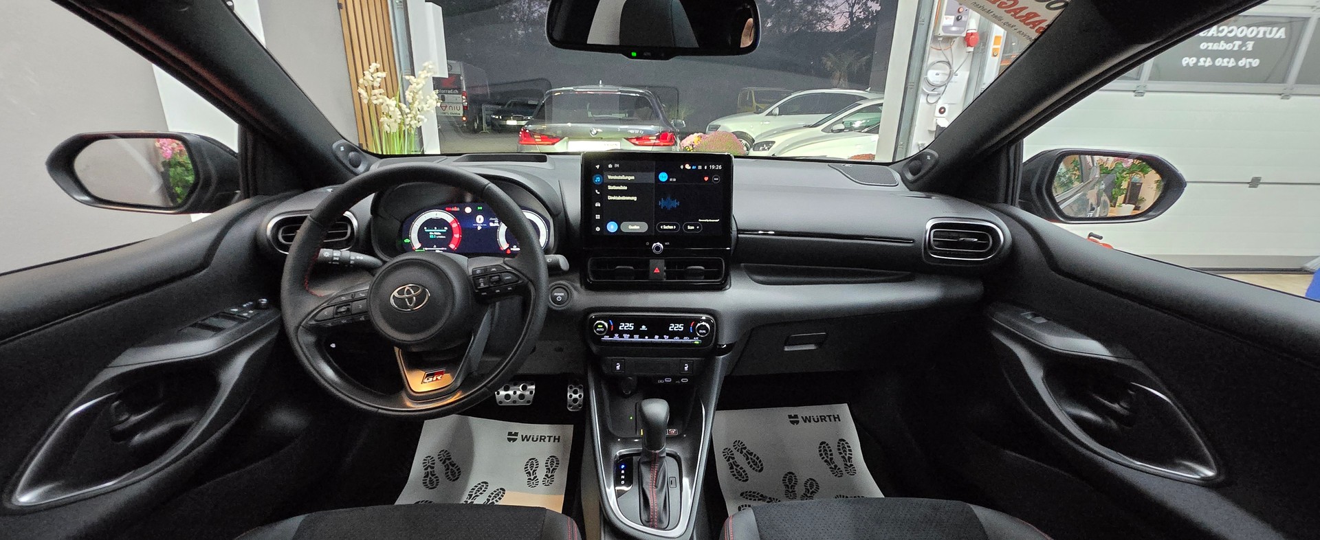 TOYOTA Yaris 1.5 GR Sport e-CVT-image-30