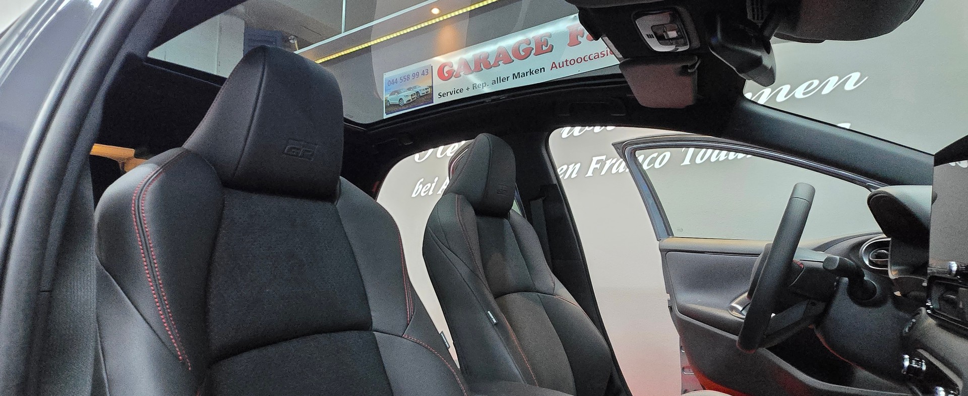 TOYOTA Yaris 1.5 GR Sport e-CVT-image-15