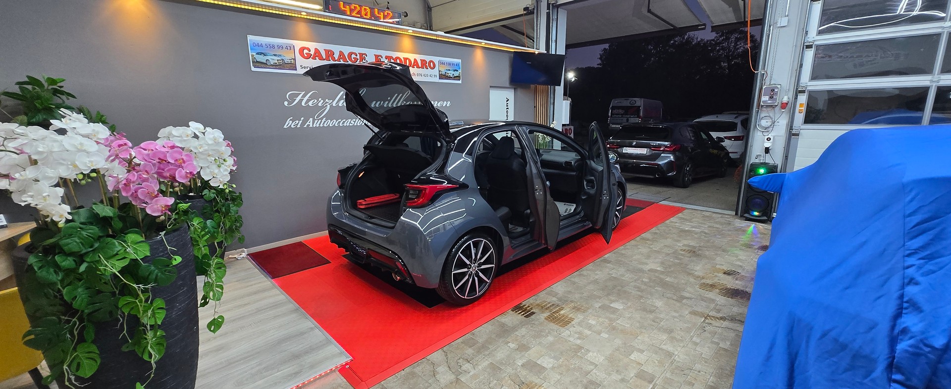 TOYOTA Yaris 1.5 GR Sport e-CVT-image-17