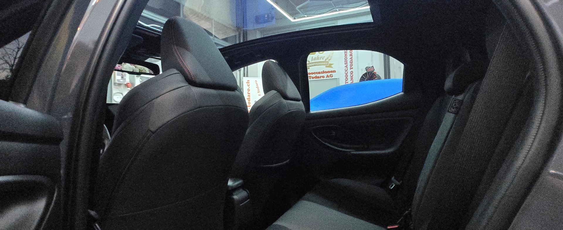 TOYOTA Yaris 1.5 GR Sport e-CVT-image-12
