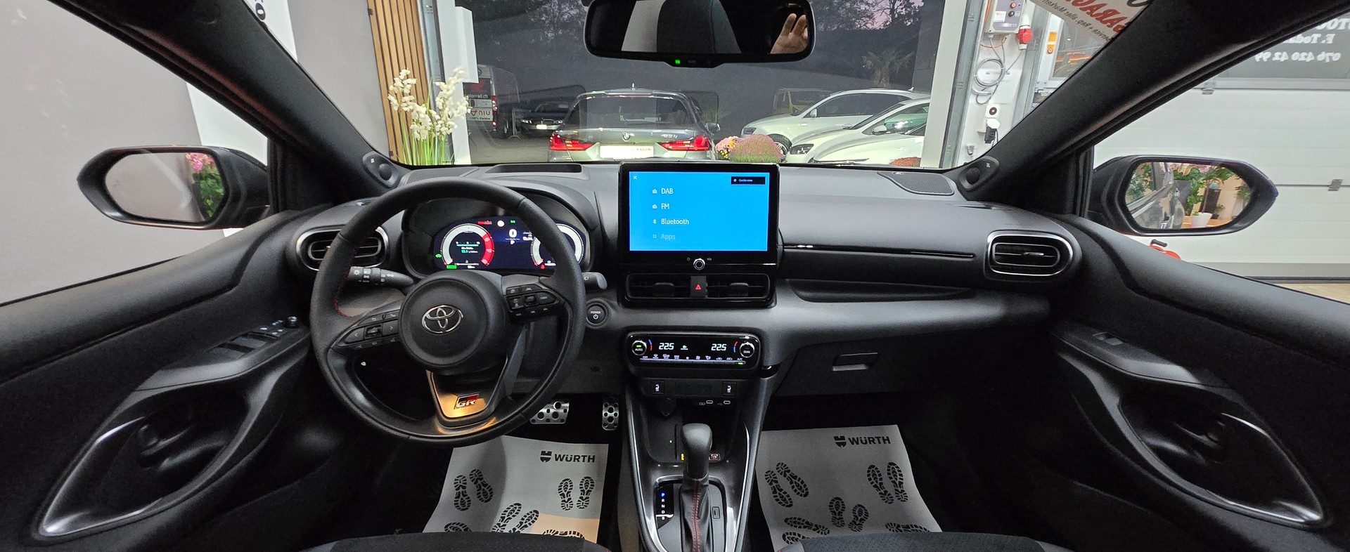 TOYOTA Yaris 1.5 GR Sport e-CVT-image-29