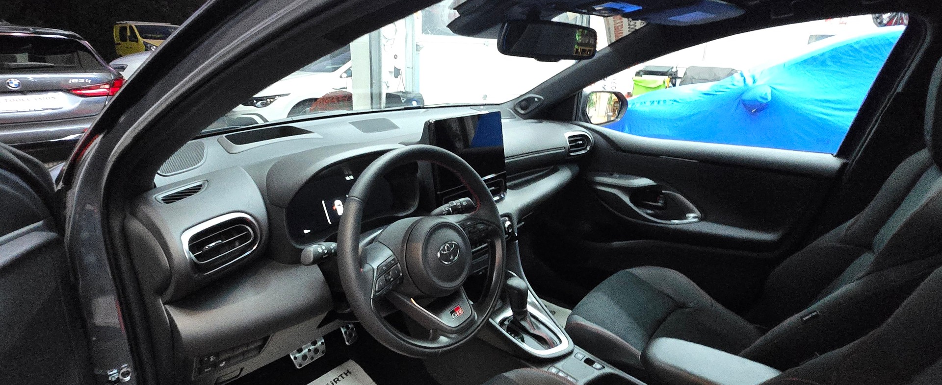 TOYOTA Yaris 1.5 GR Sport e-CVT-image-11