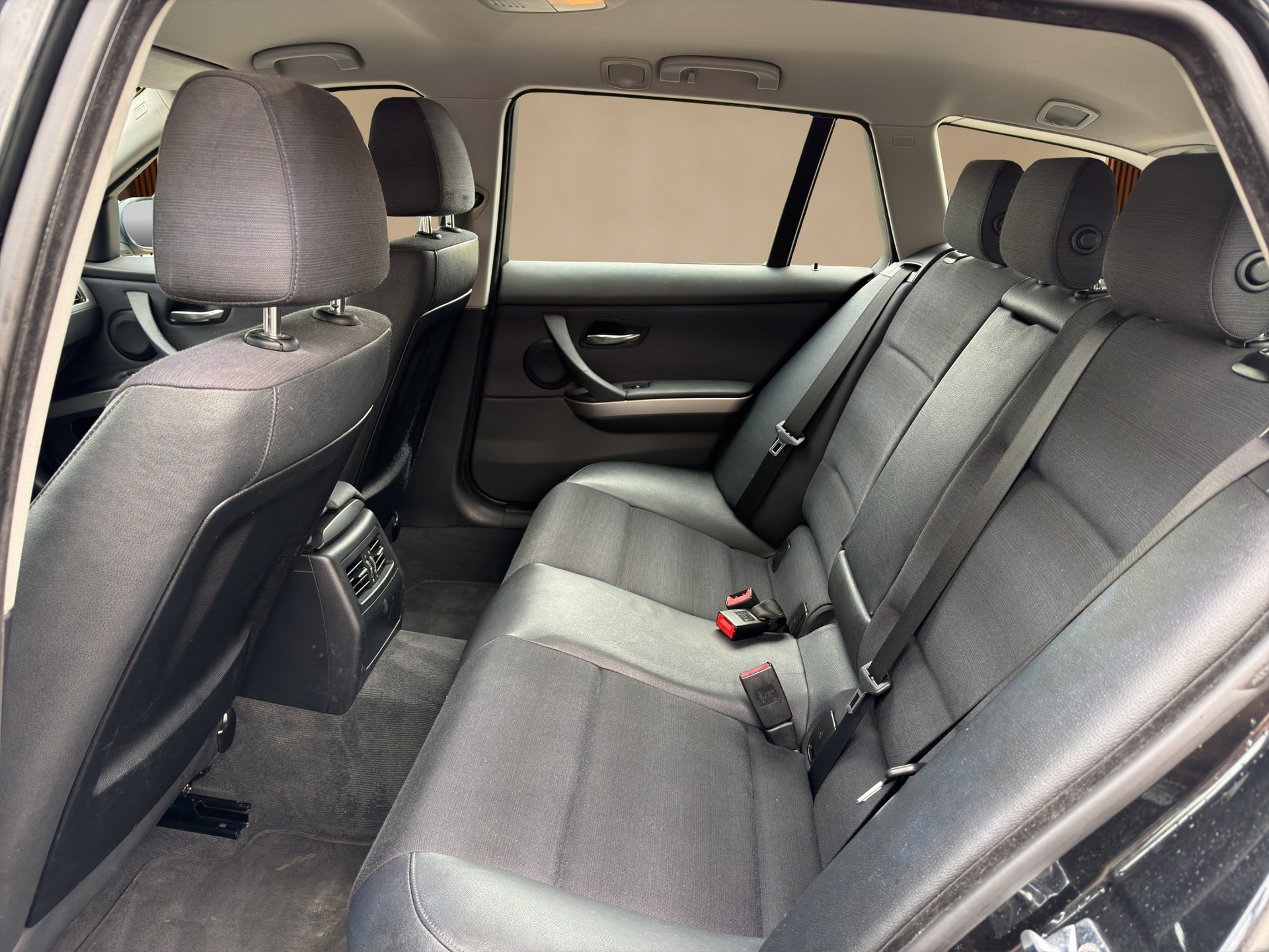 BMW 320i Touring Access Steptronic-image-12