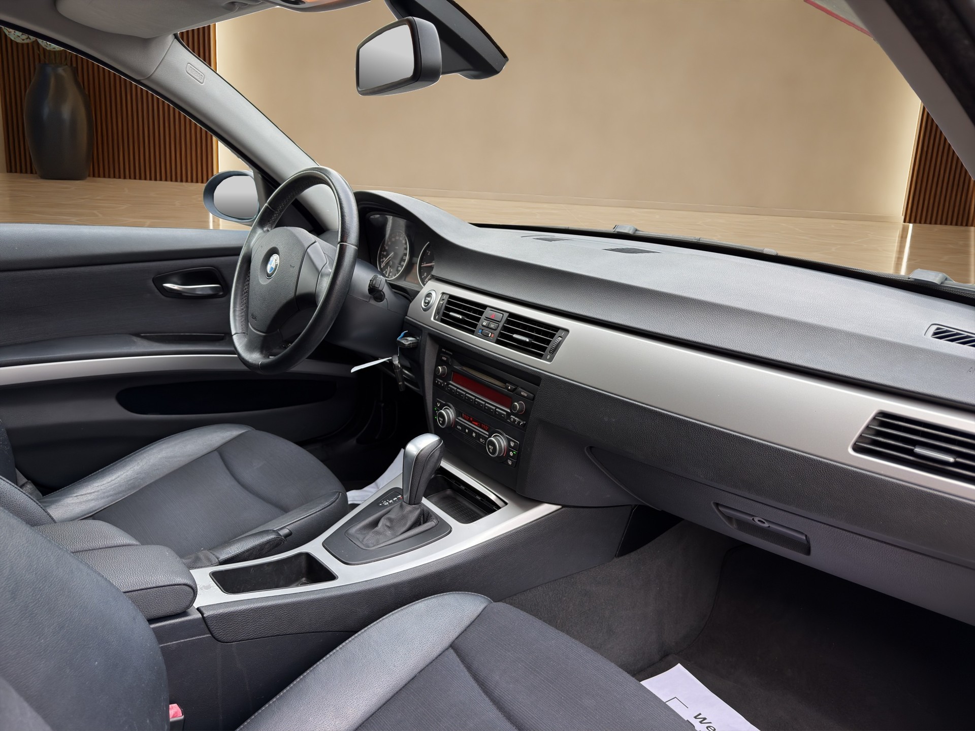 BMW 320i Touring Access Steptronic-image-11