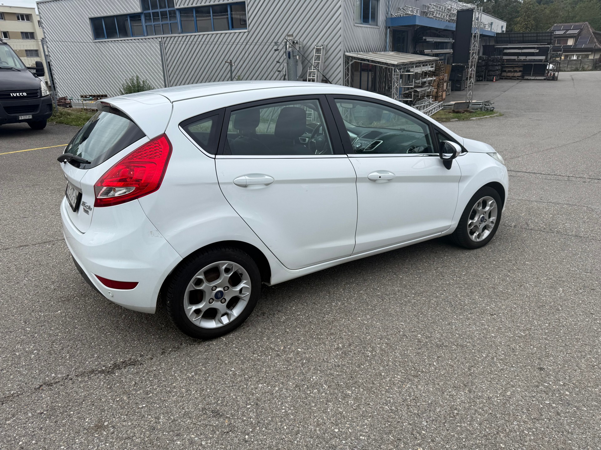 FORD Fiesta 1.4 16V Titanium Automatic-image-3