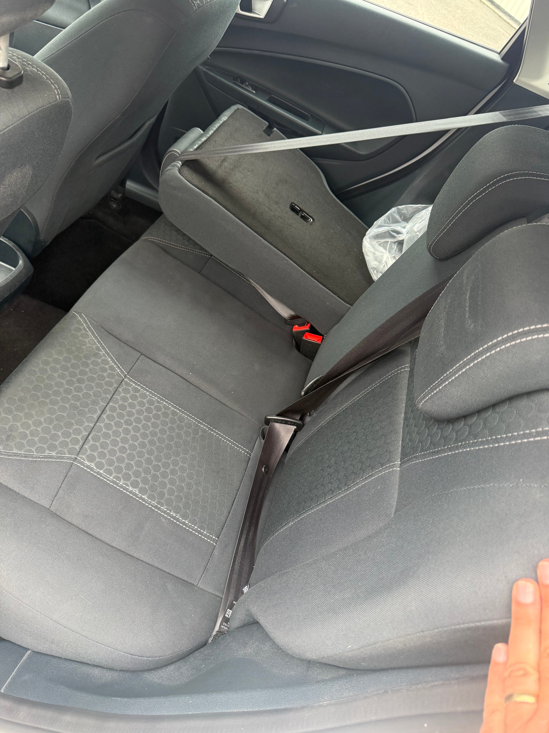 FORD Fiesta 1.4 16V Titanium Automatic-image-12