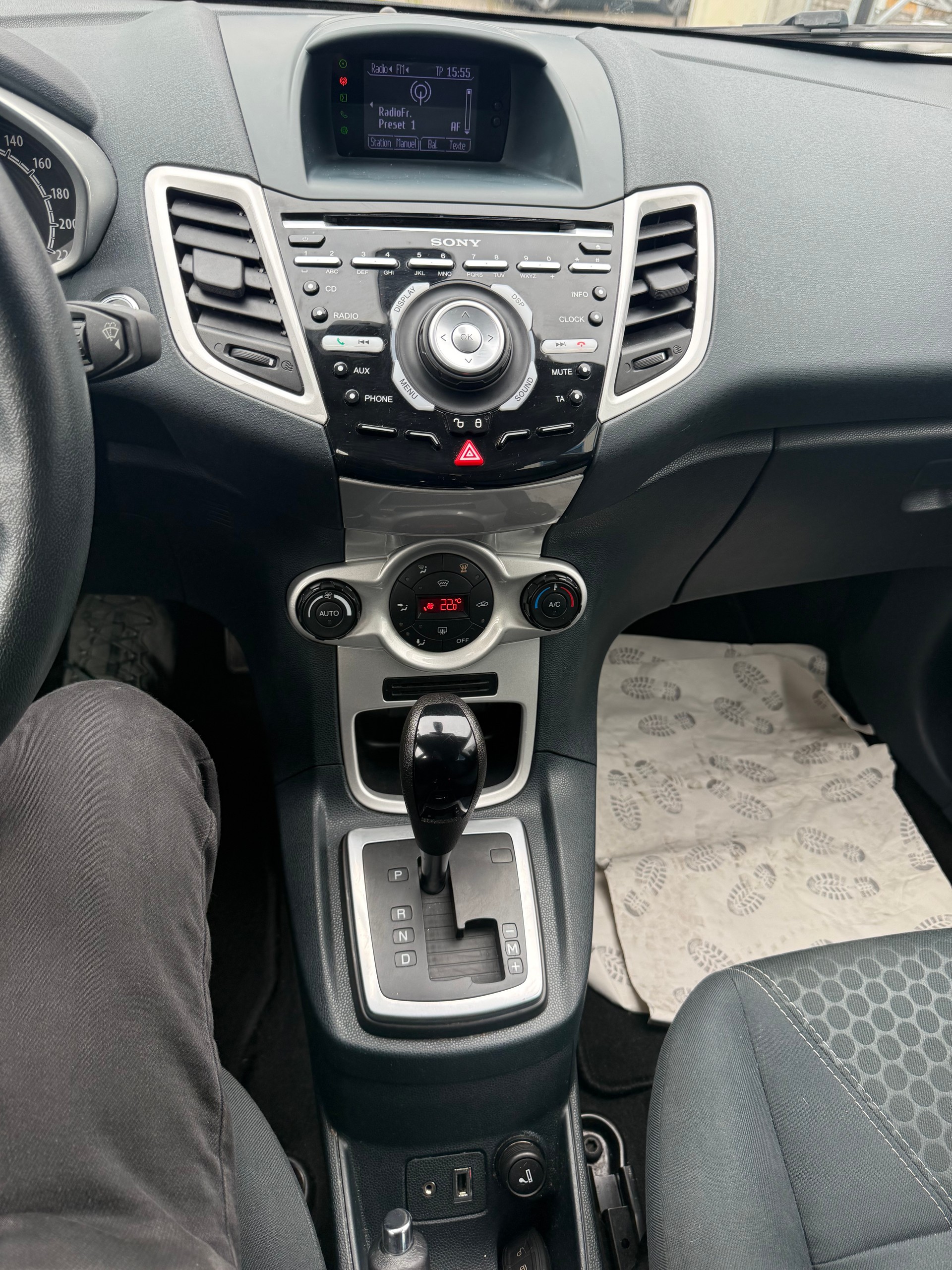 FORD Fiesta 1.4 16V Titanium Automatic-image-8
