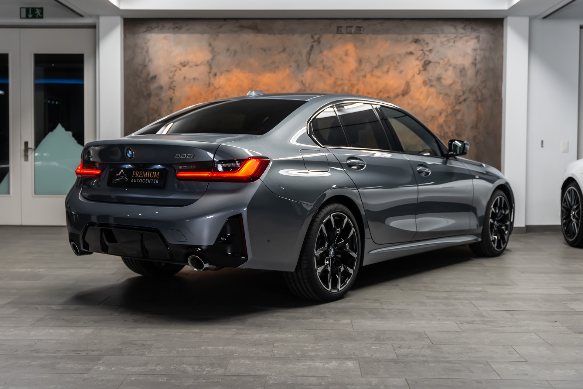 BMW 330i xDrive Steptronic M Sport Pro *Laser*Head-Up*Leder*360°*-image-4