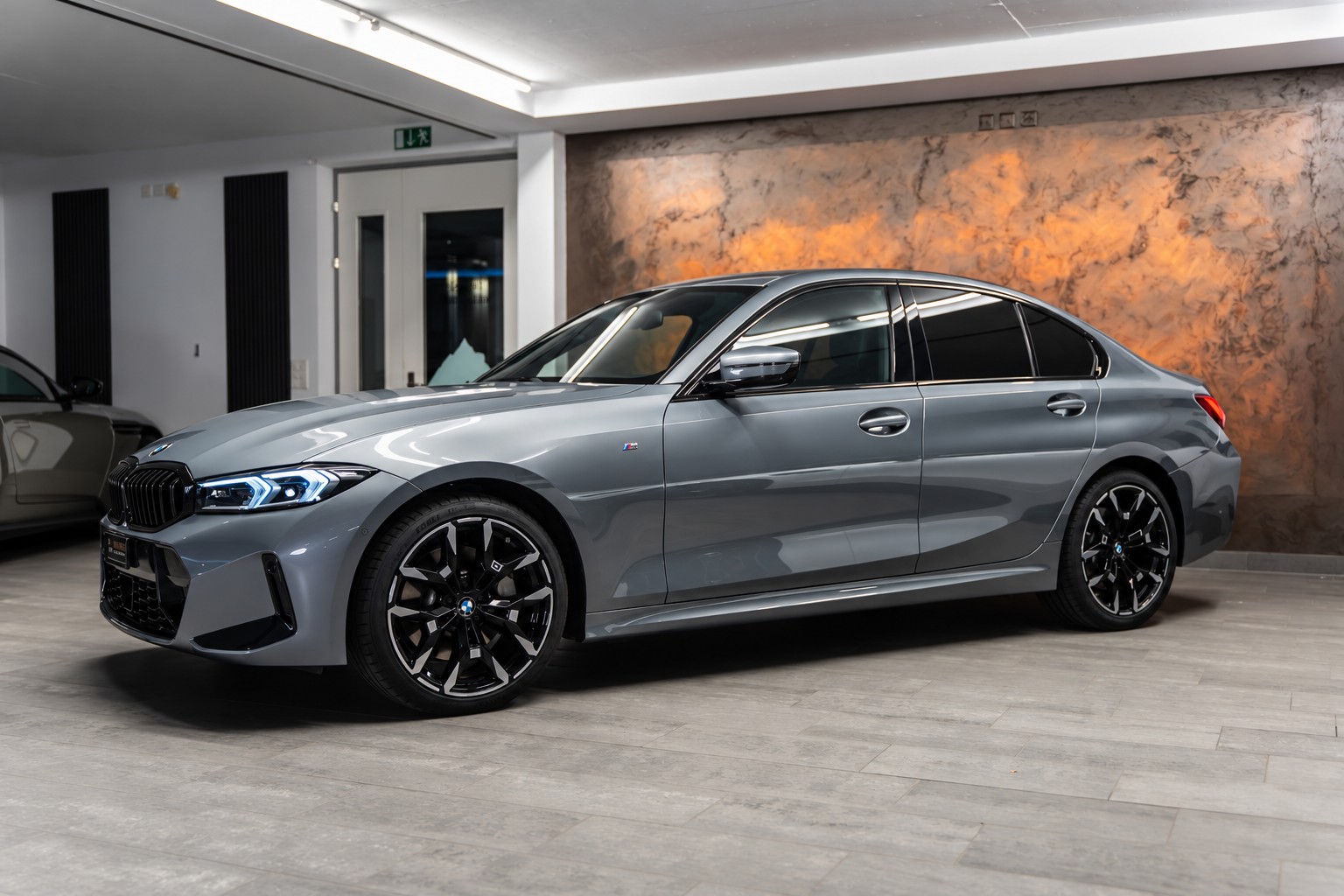 BMW 330i xDrive Steptronic M Sport Pro *Laser*Head-Up*Leder*360°*-image-2