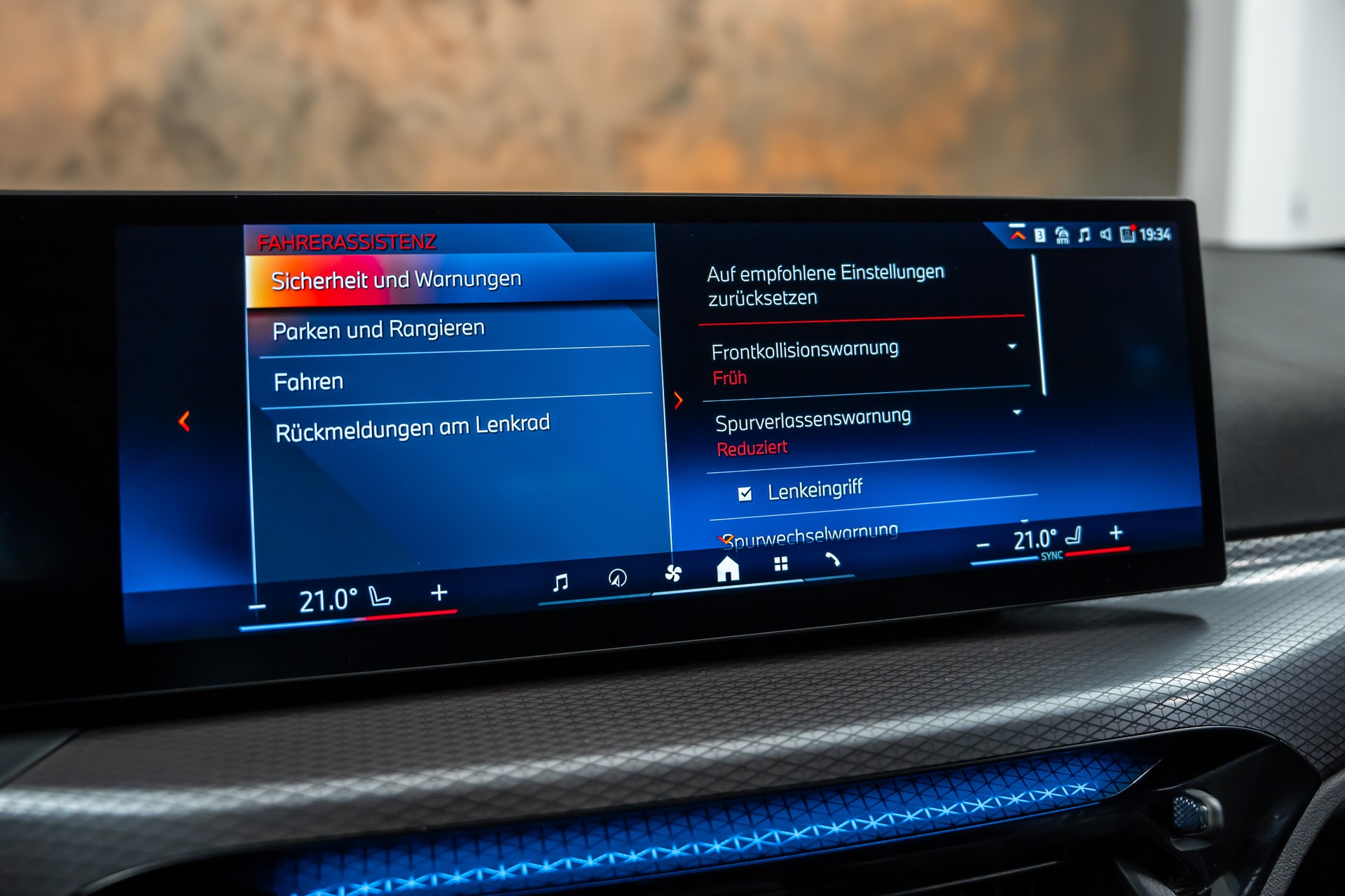 BMW 330i xDrive Steptronic M Sport Pro *Laser*Head-Up*Leder*360°*-image-29