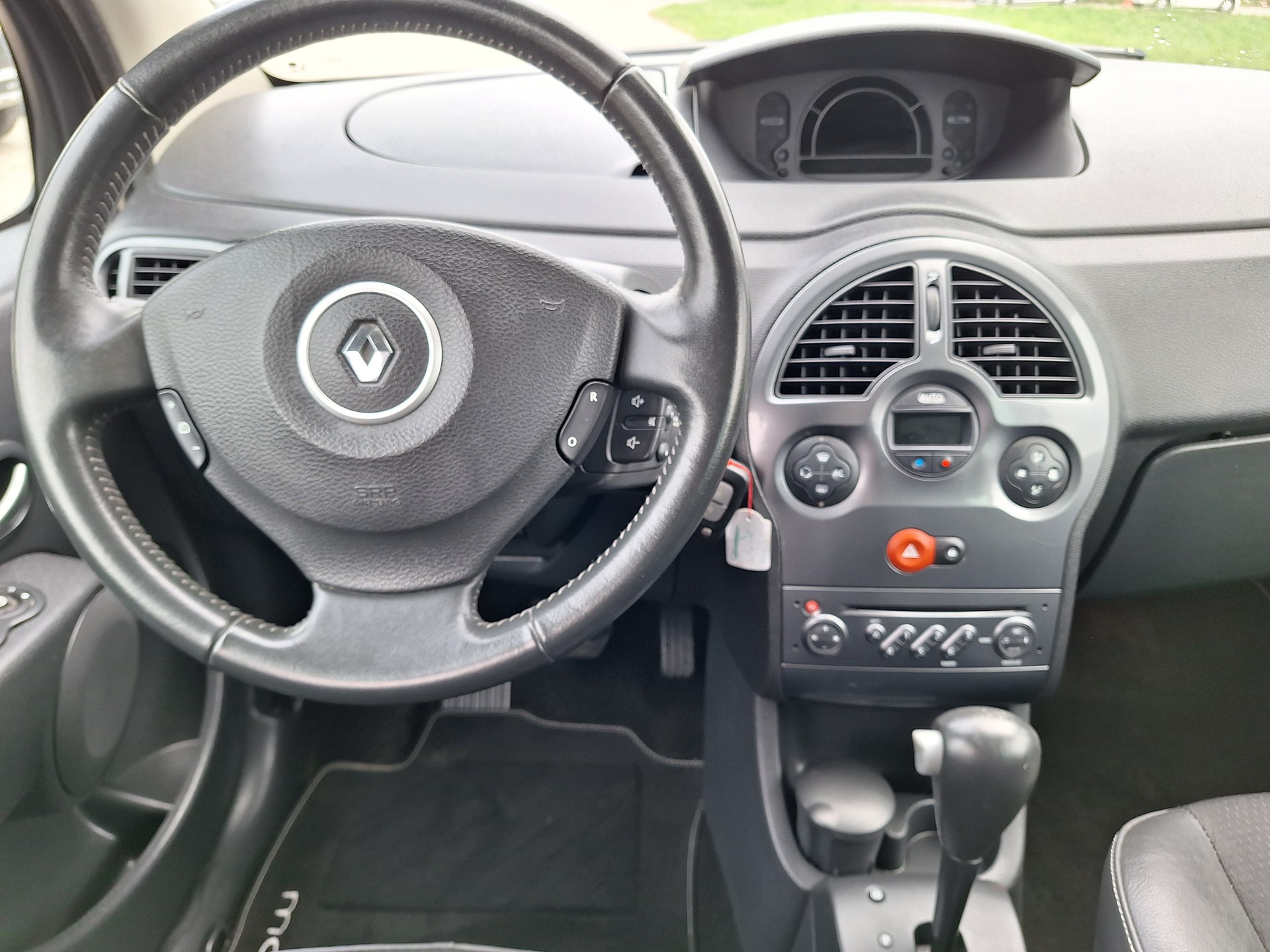 RENAULT Modus 1.6 16V Night&Day Automatic-image-11