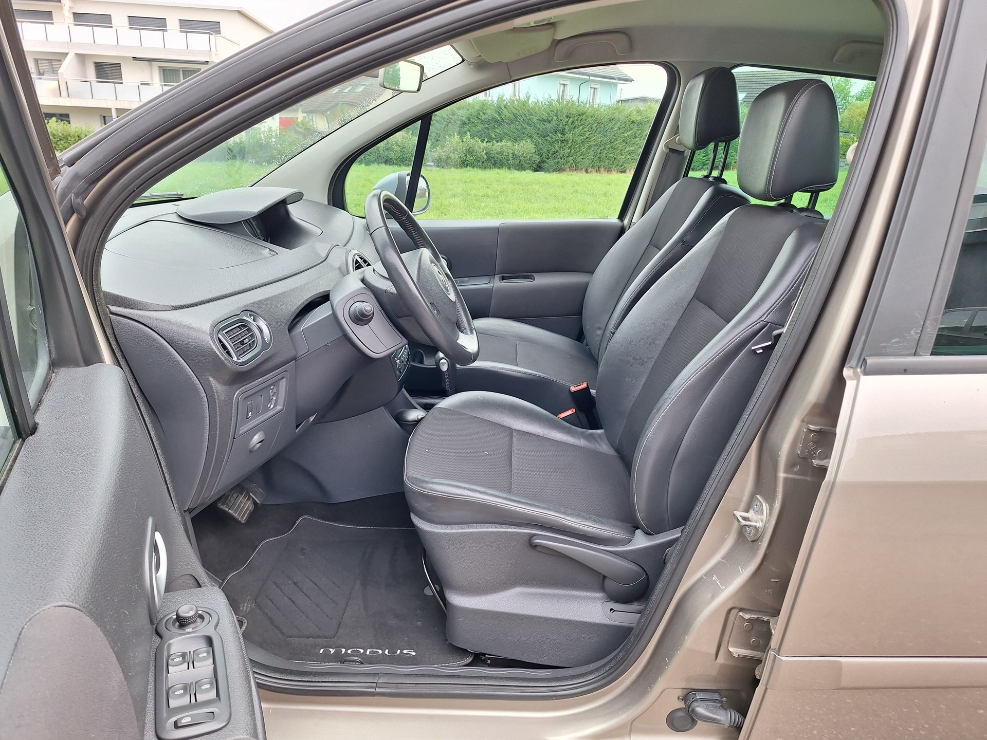 RENAULT Modus 1.6 16V Night&Day Automatic-image-6