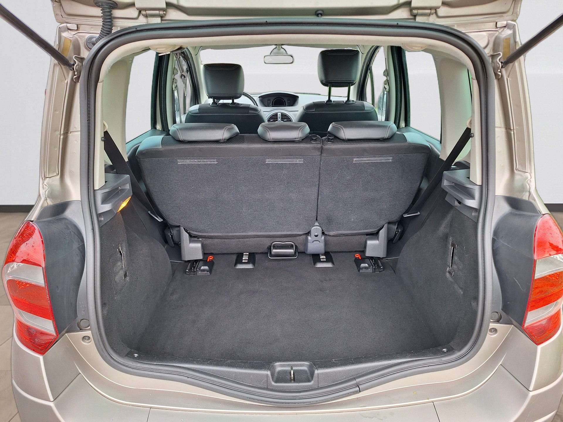 RENAULT Modus 1.6 16V Night&Day Automatic-image-9