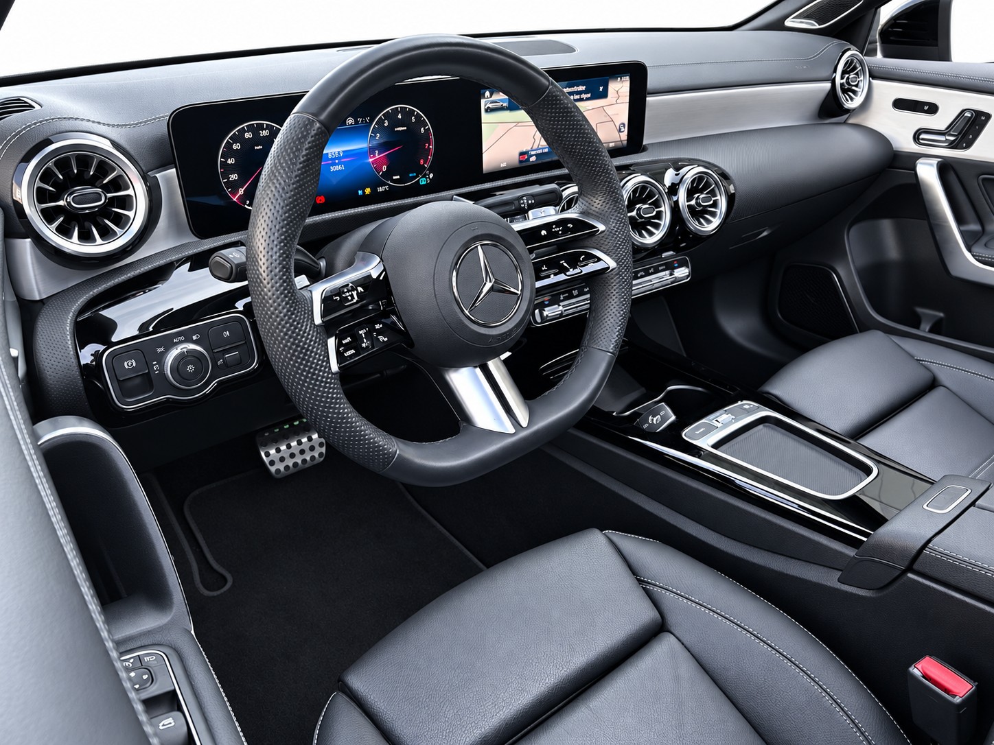 MERCEDES-BENZ A 200 AMG Line-image-6