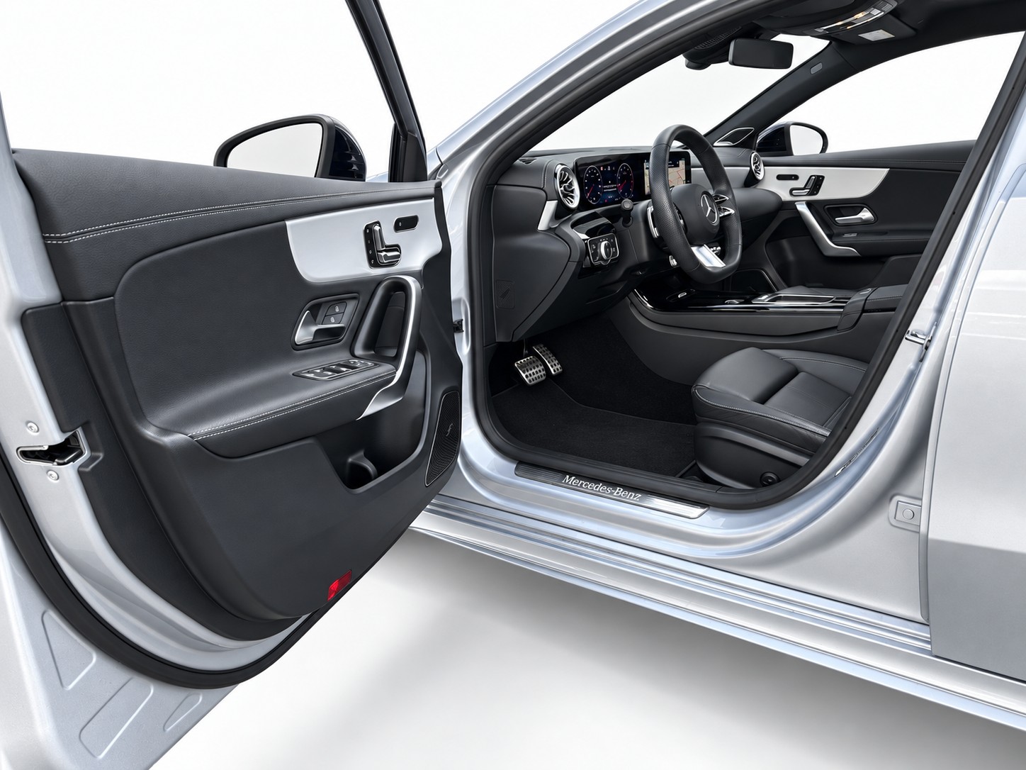 MERCEDES-BENZ A 200 AMG Line-image-18