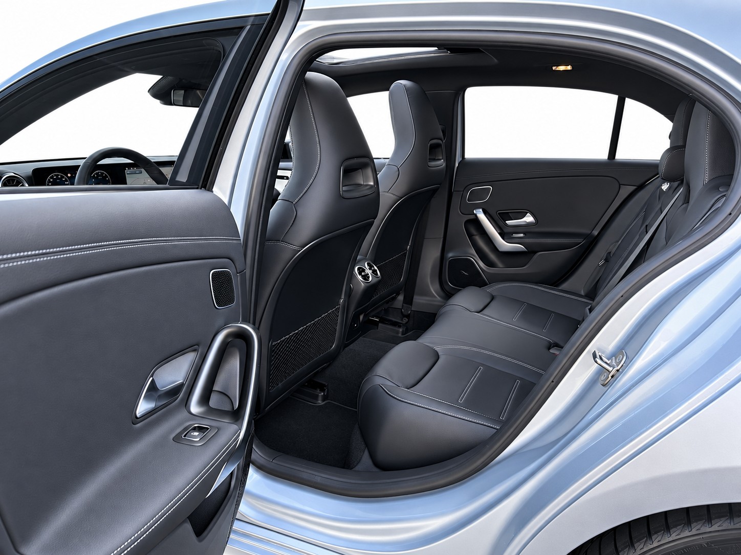 MERCEDES-BENZ A 200 AMG Line-image-12