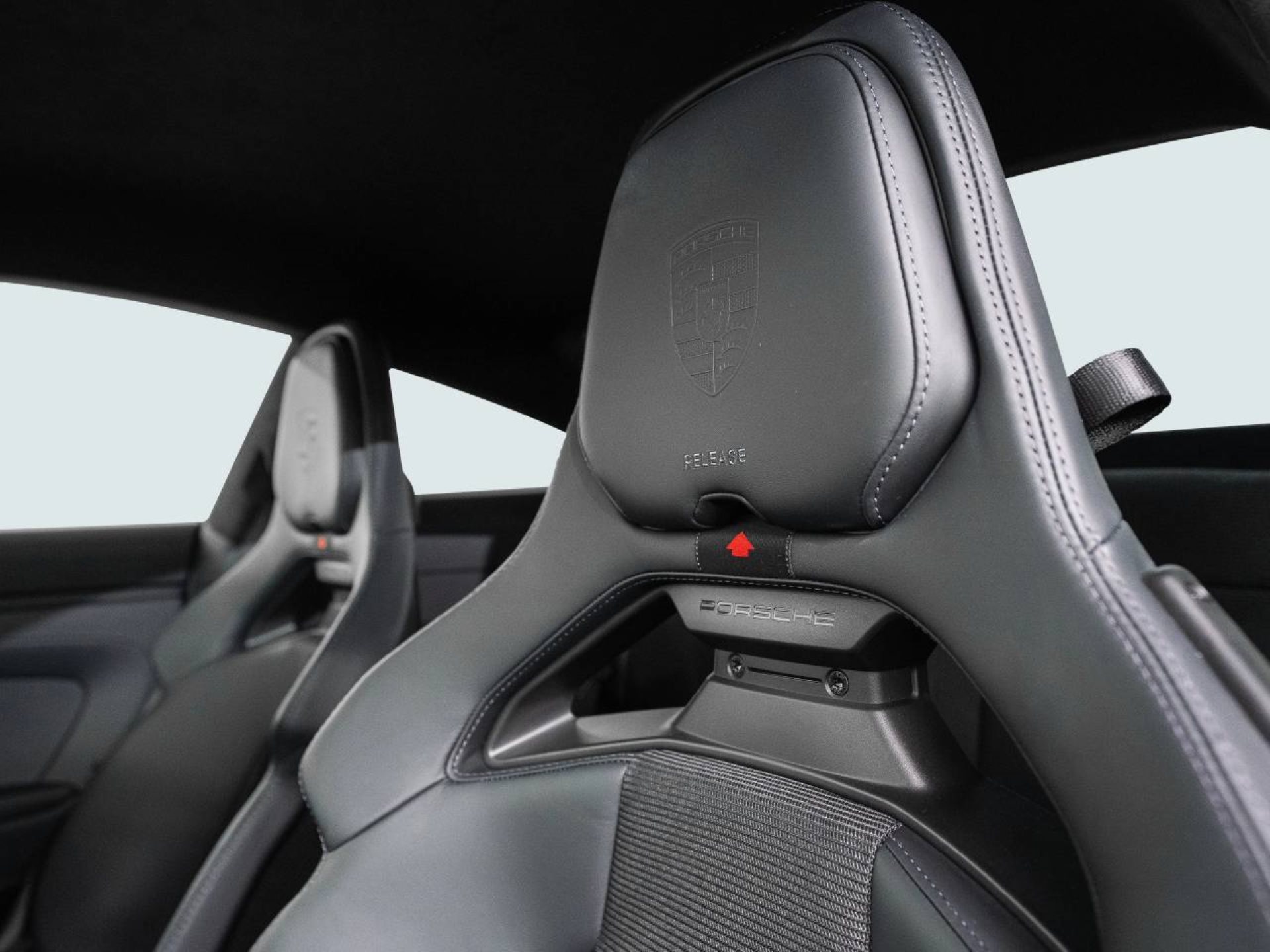 PORSCHE 911 GT3 mit Touring-Paket-image-21