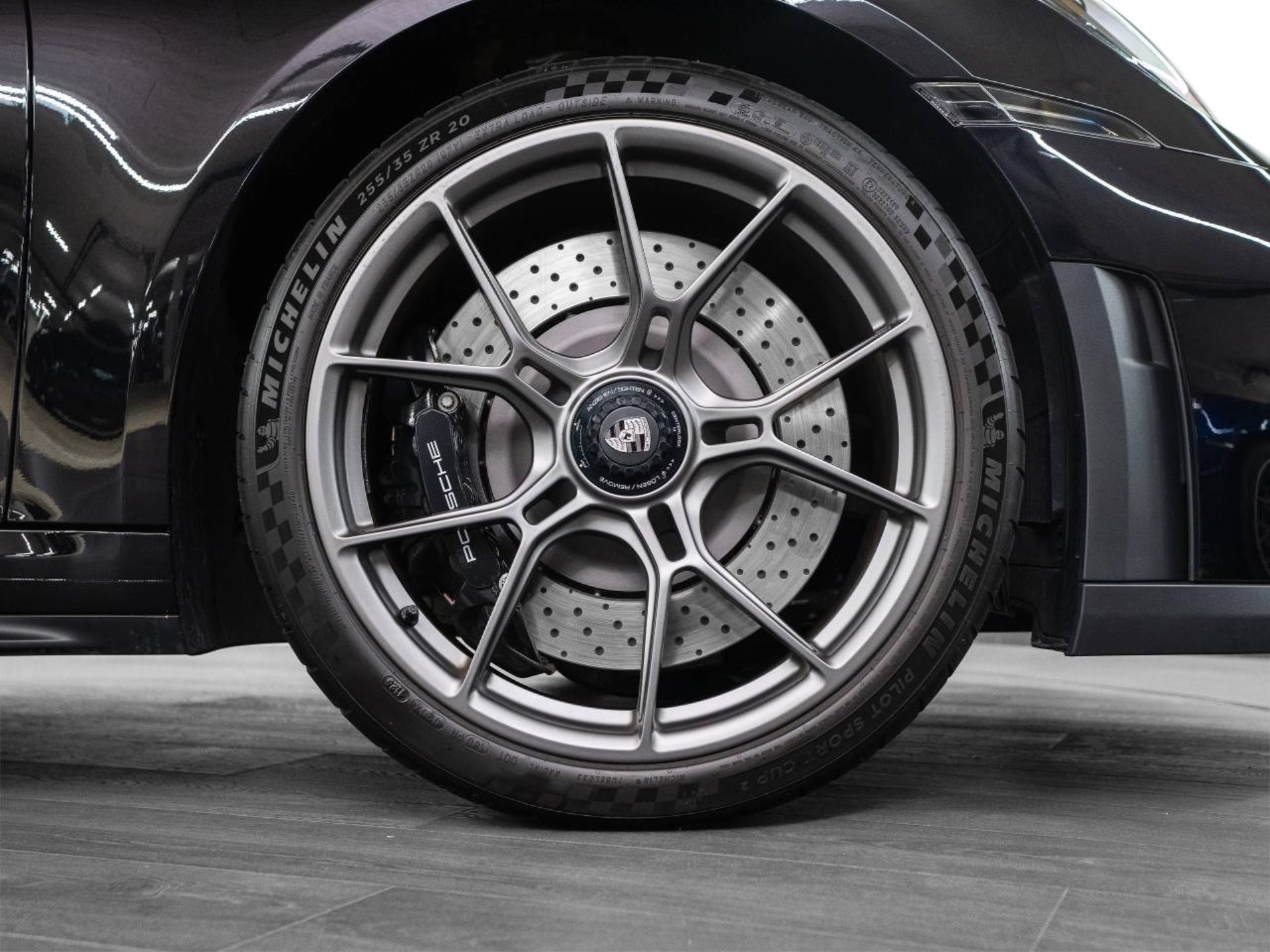 PORSCHE 911 GT3 mit Touring-Paket-image-10