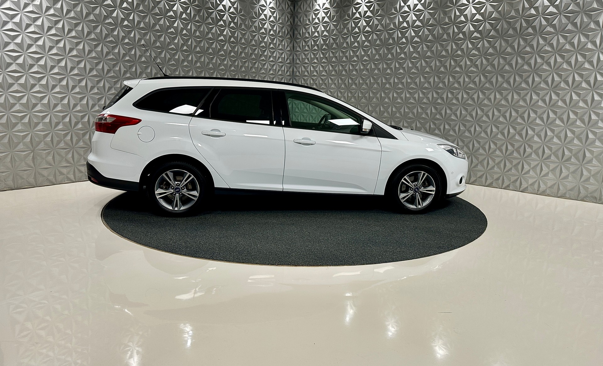 FORD Focus 1.0 SCTi Winner-image-3