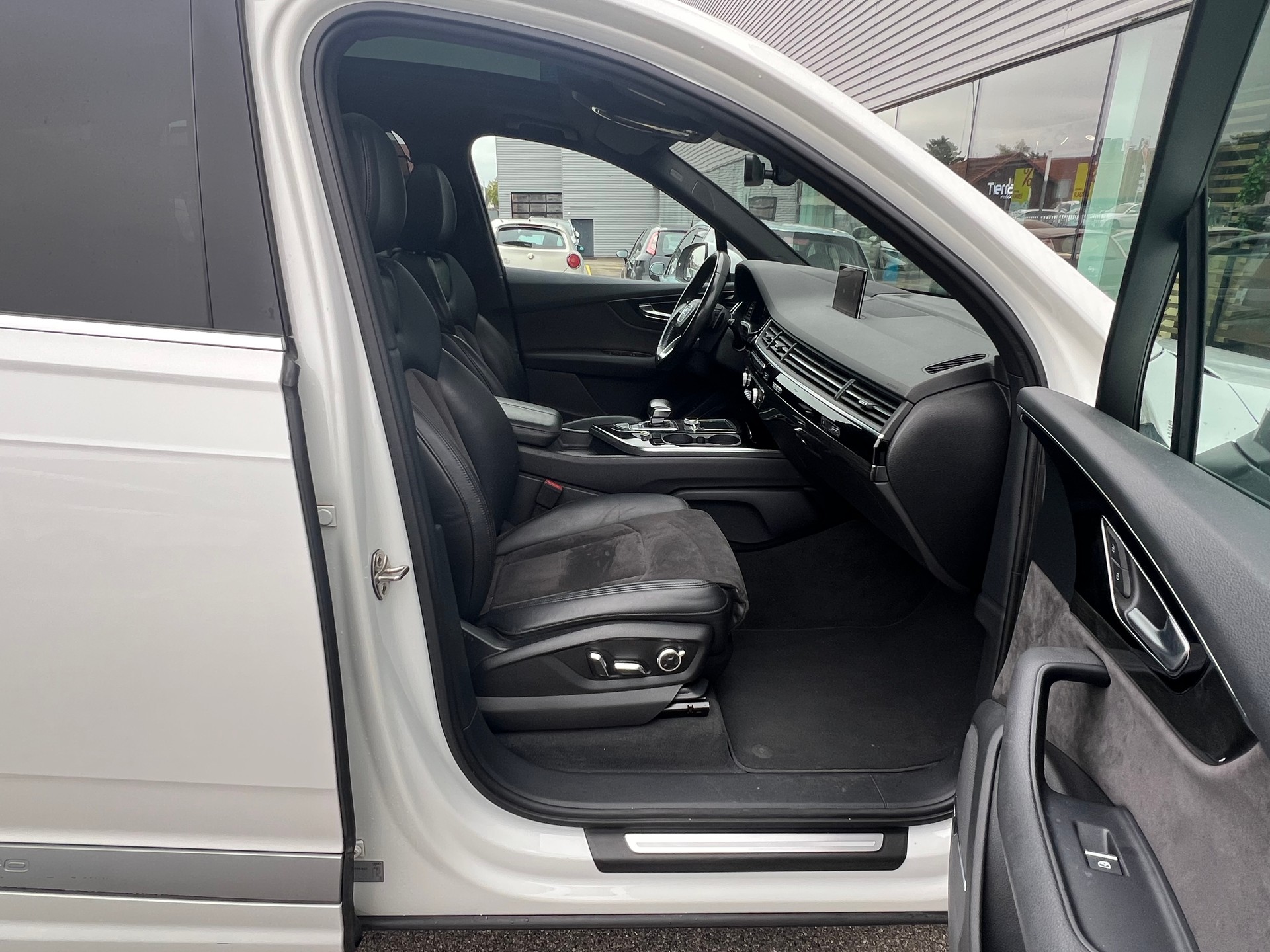 AUDI Q7 3.0 TDI quattro tiptronic-image-9