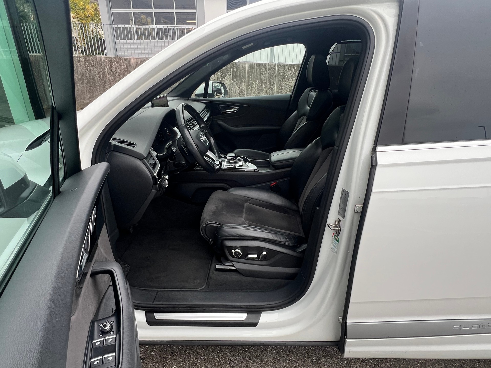 AUDI Q7 3.0 TDI quattro tiptronic-image-7