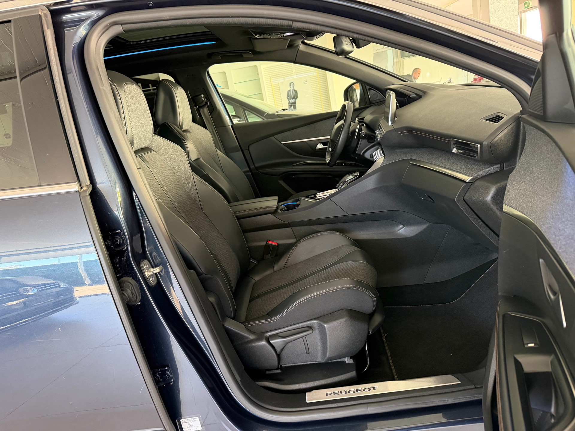 PEUGEOT 5008 1.6 Pure Tech GT LineEAT8-image-11