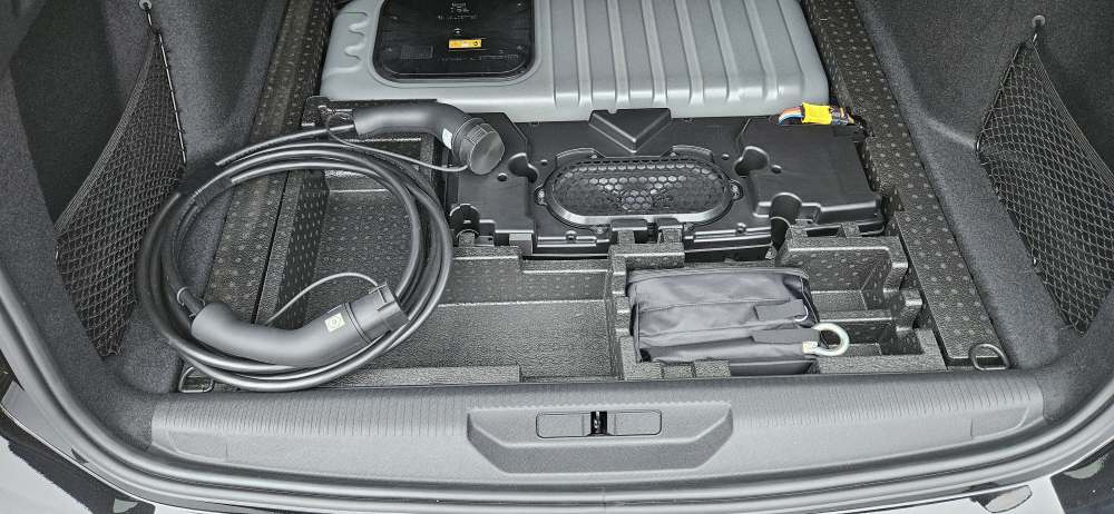 PEUGEOT 308 SW 1.6 PHEV 225 GT-image-11