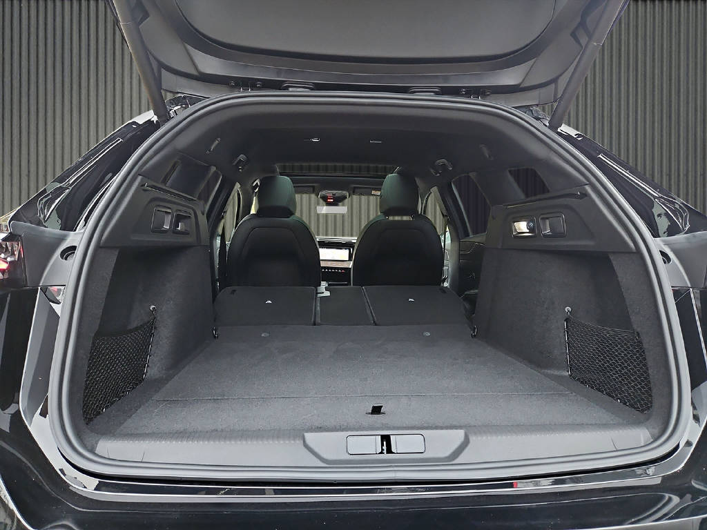 PEUGEOT 308 SW 1.6 PHEV 225 GT-image-9