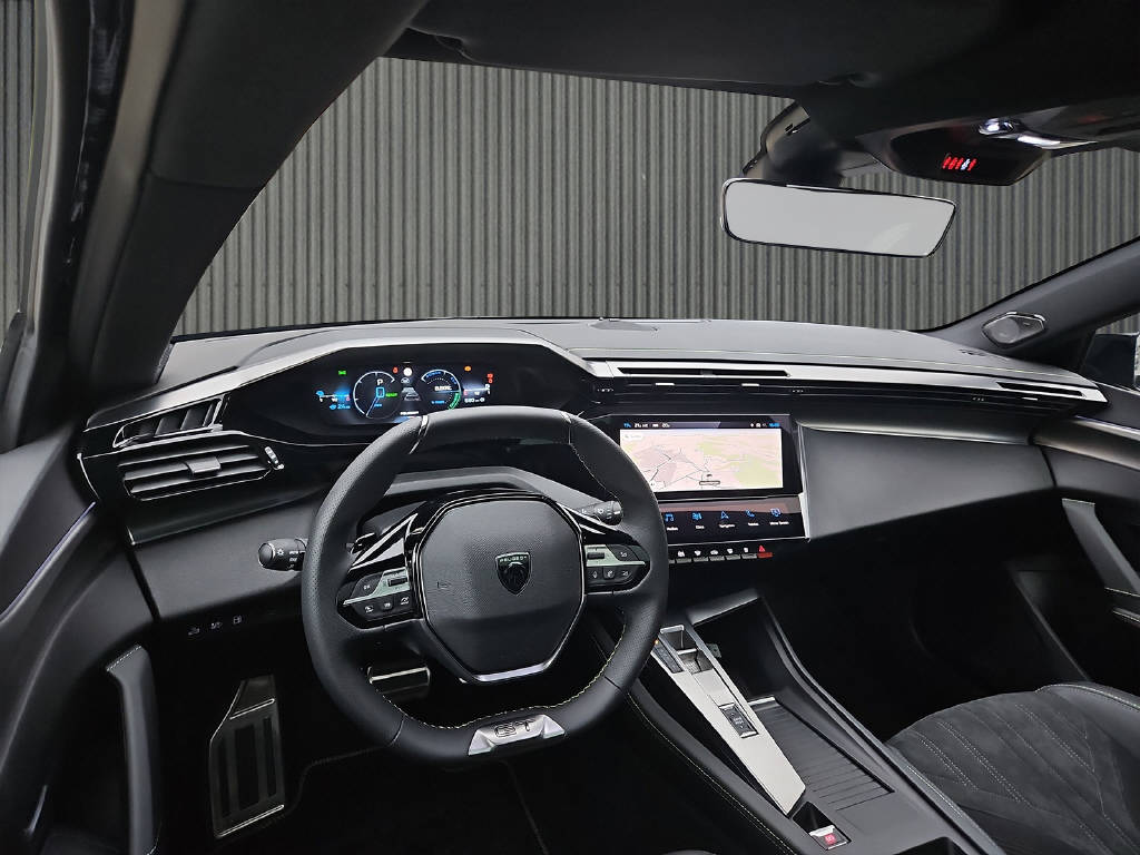 PEUGEOT 308 SW 1.6 PHEV 225 GT-image-6