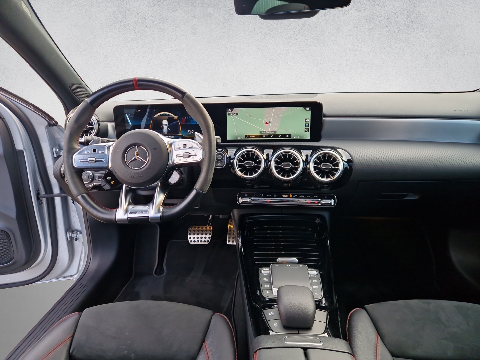 MERCEDES-BENZ A 35 AMG 4Matic-image-11
