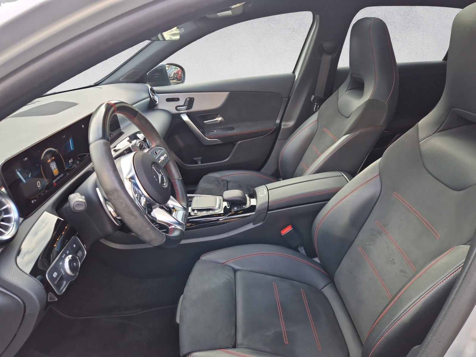 MERCEDES-BENZ A 35 AMG 4Matic-image-8