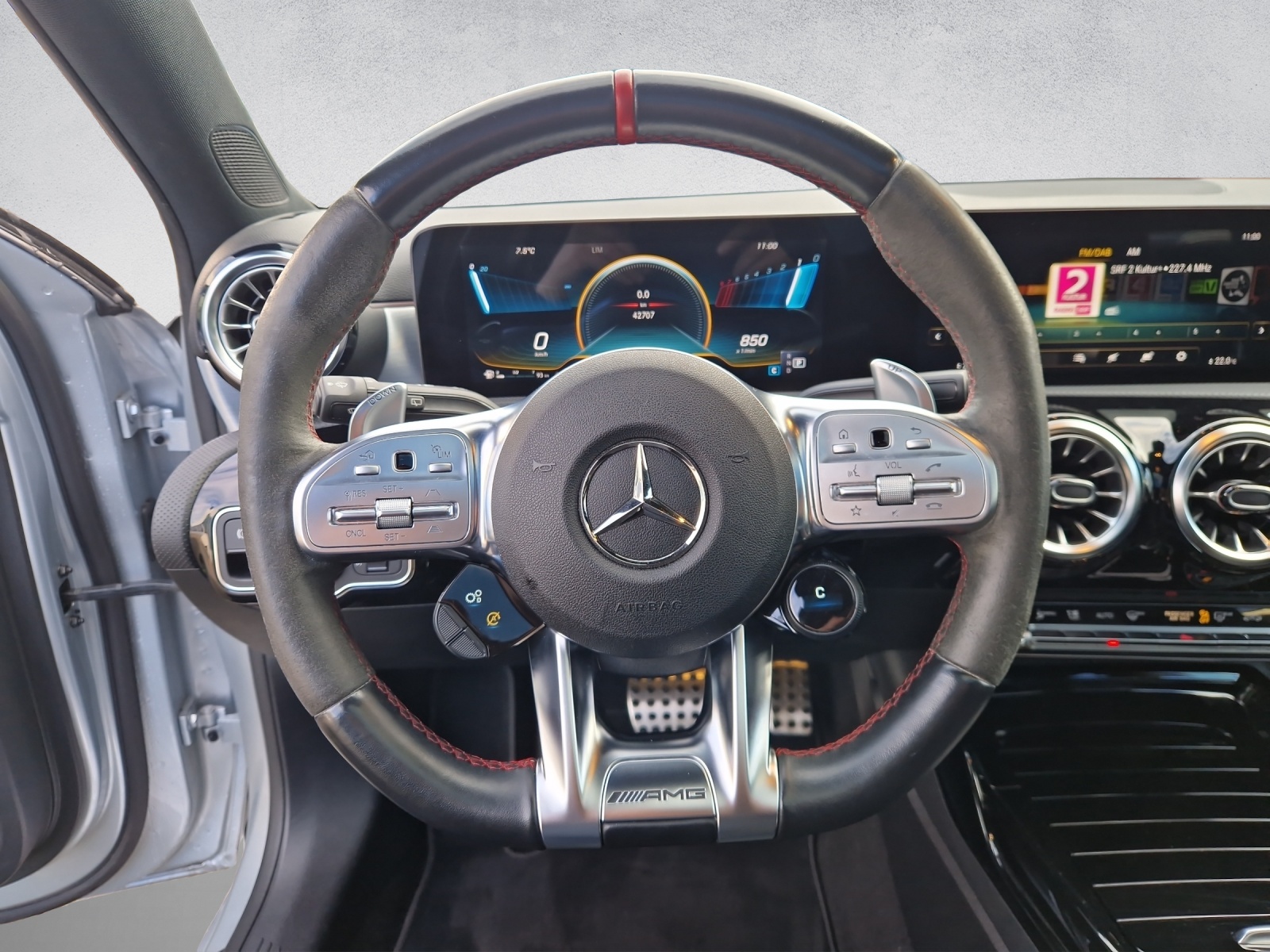 MERCEDES-BENZ A 35 AMG 4Matic-image-9