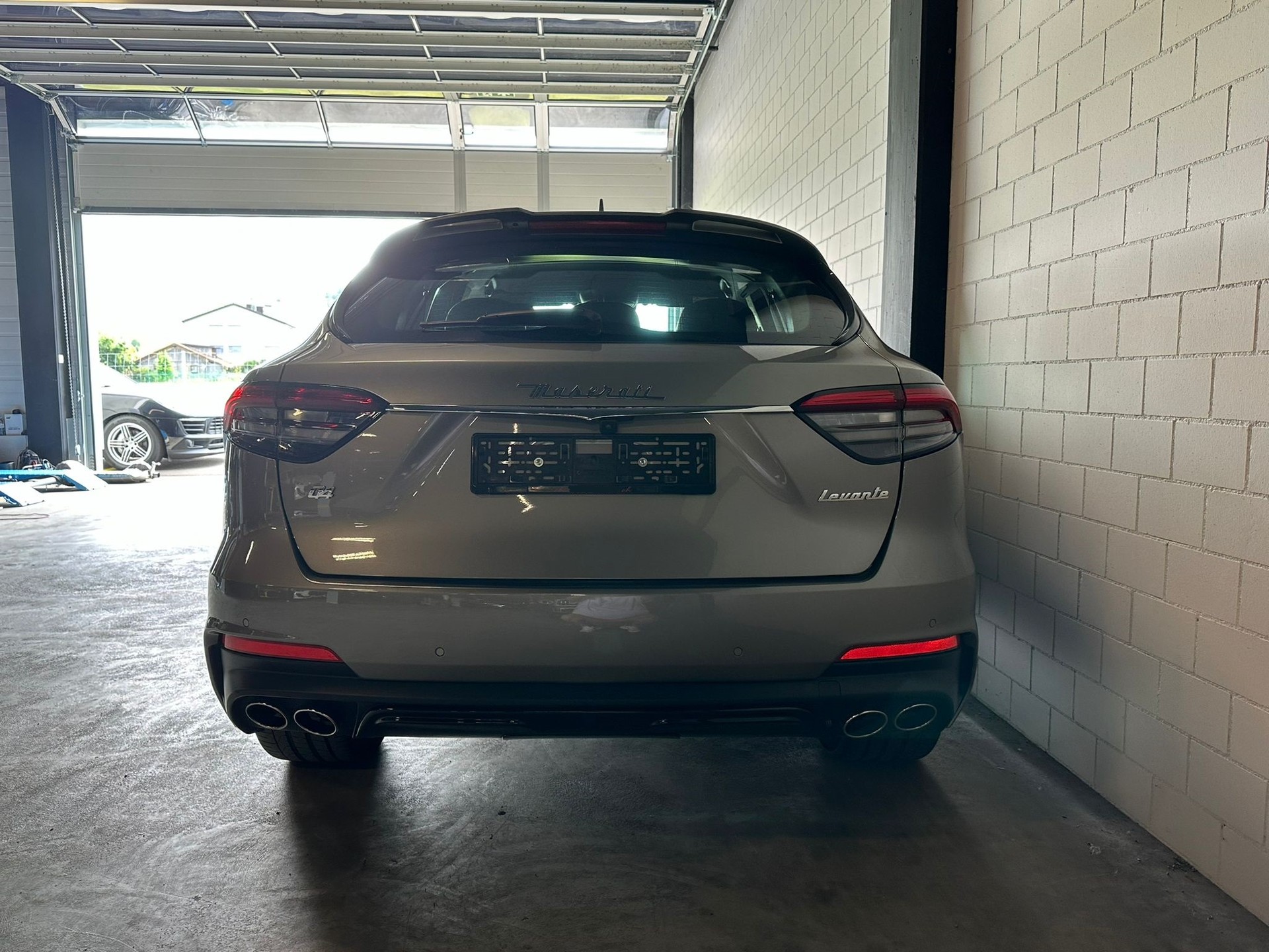MASERATI Levante 3.0 V6 GranSport Automatica-image-3
