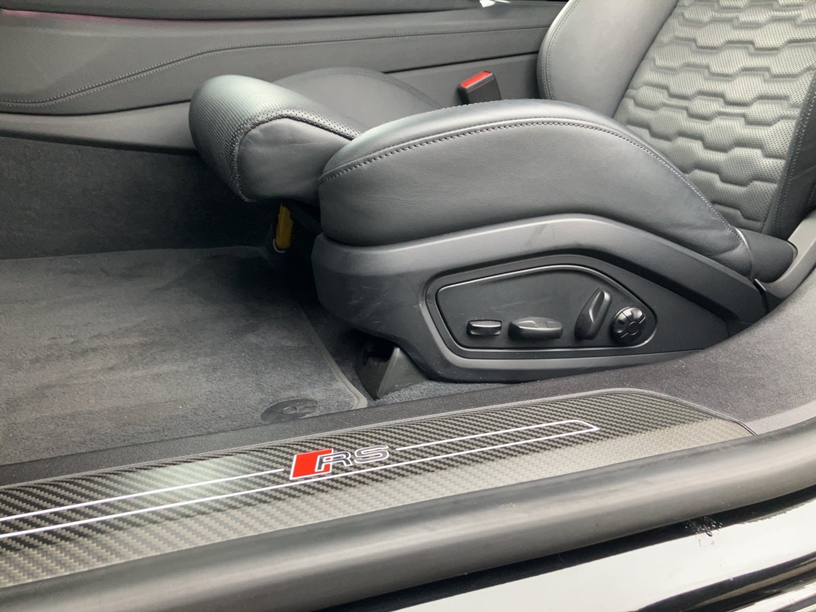 AUDI RS e-tron GT quattro-image-14