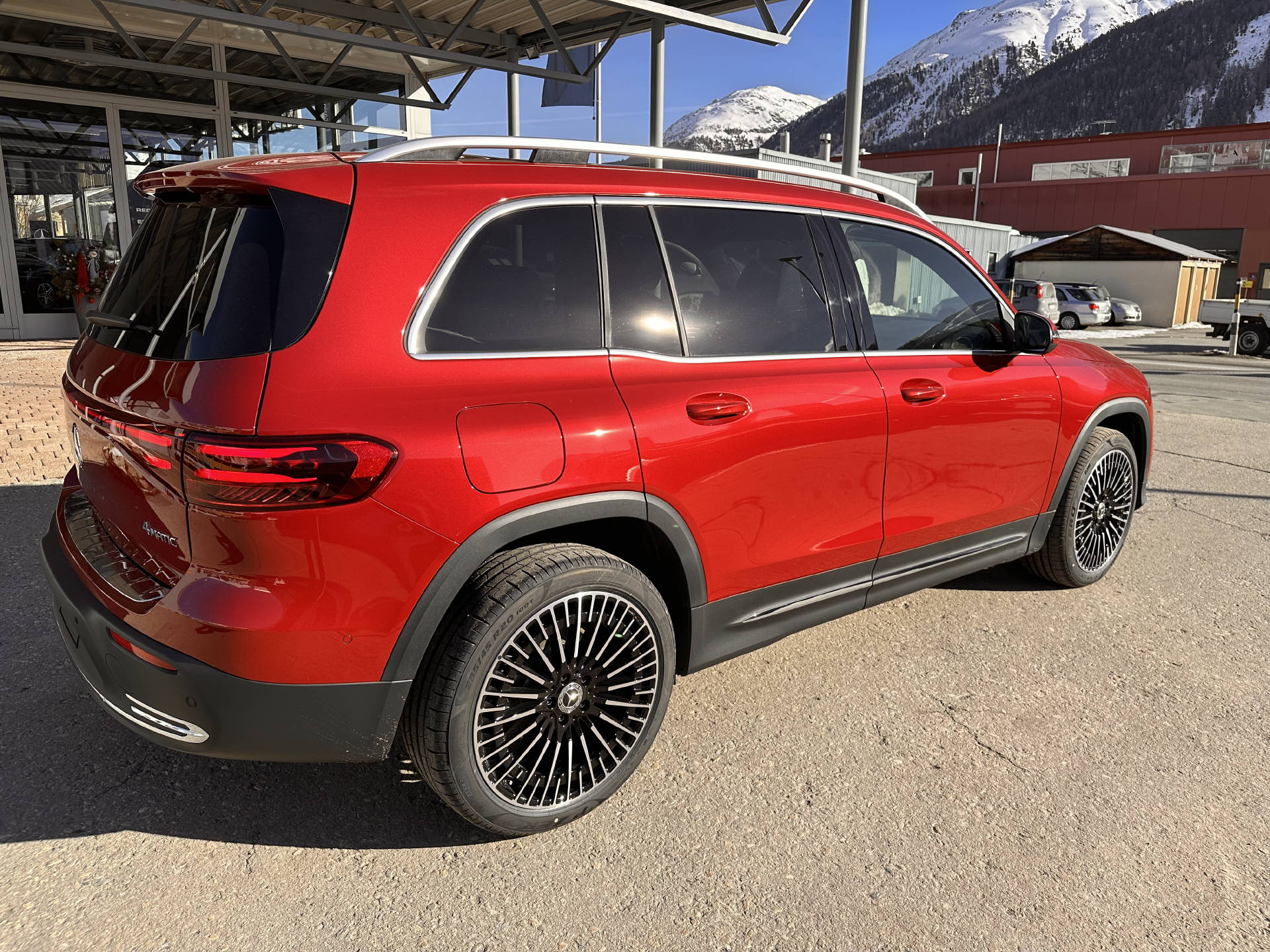 MERCEDES-BENZ EQB 350 Swiss Star Progressive 4matic-image-7