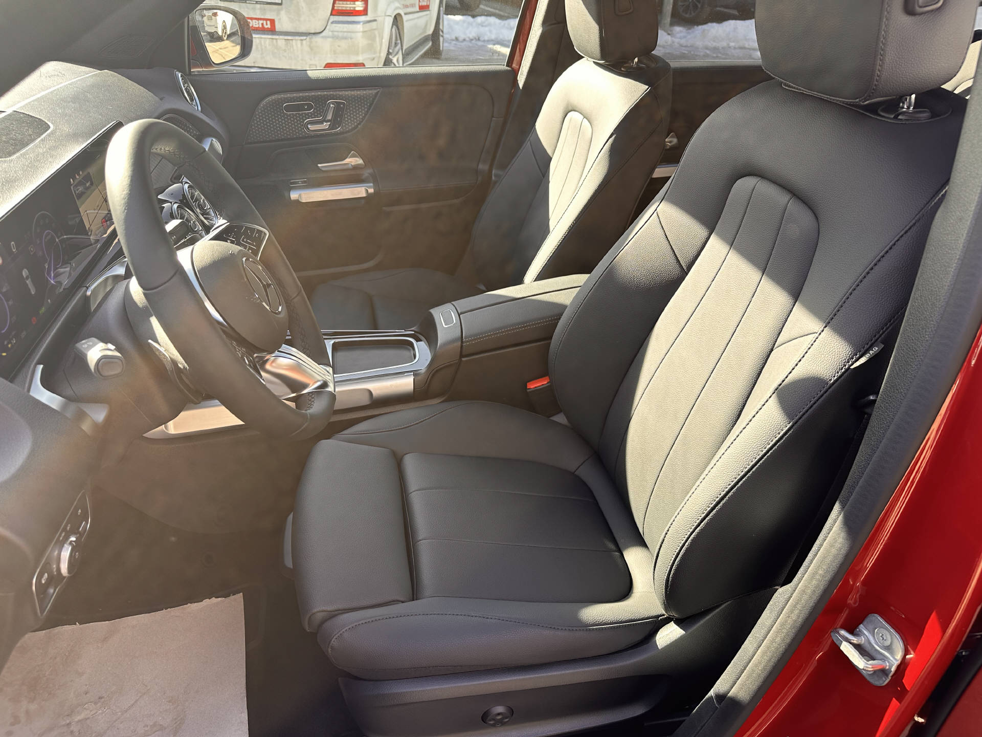 MERCEDES-BENZ EQB 350 Swiss Star Progressive 4matic-image-9