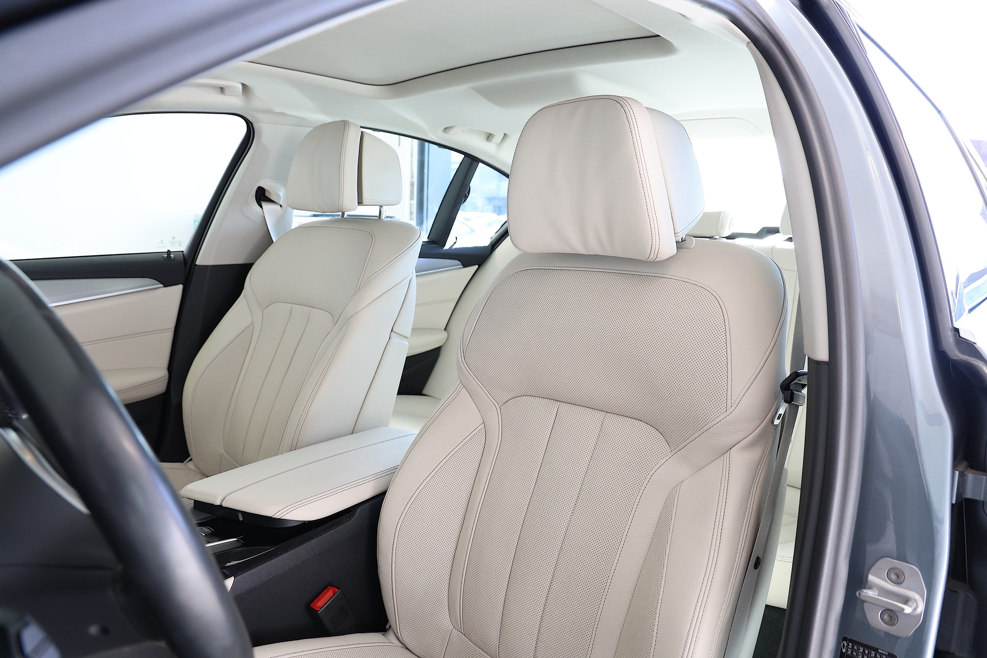 BMW 530d Luxury Line *Traumausstattung* Steptronic-image-6