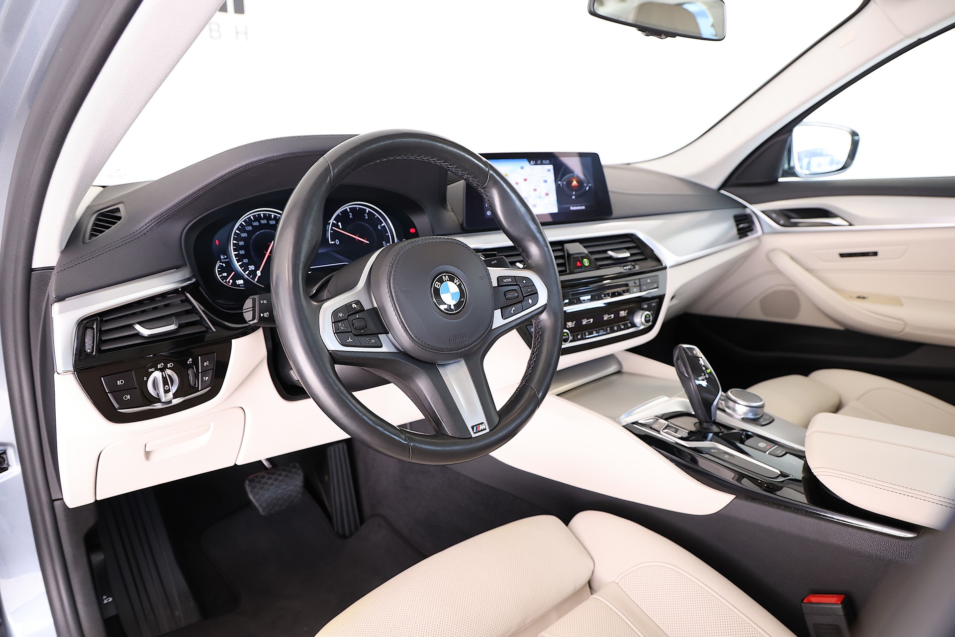 BMW 530d Luxury Line *Traumausstattung* Steptronic-image-7