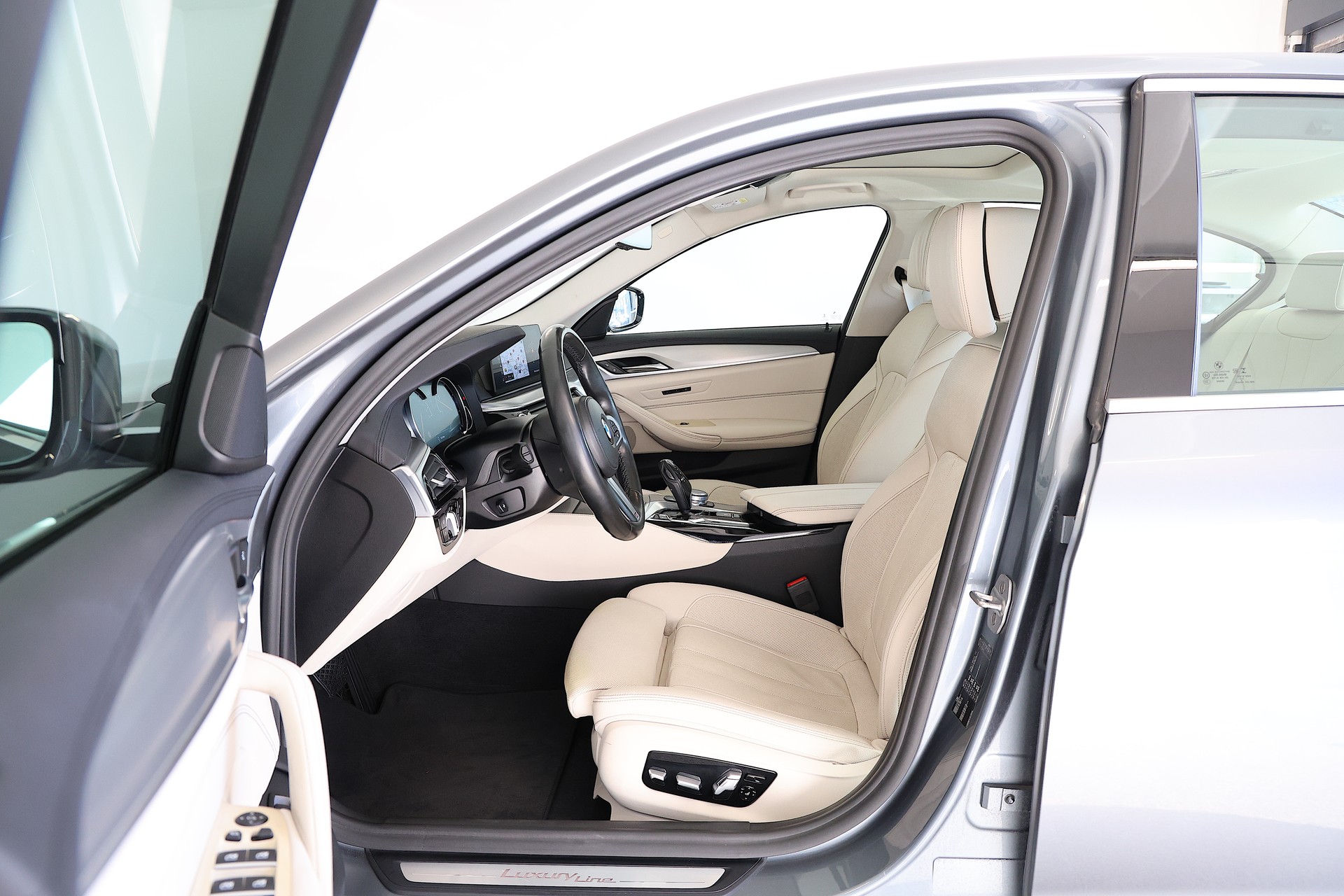 BMW 530d Luxury Line *Traumausstattung* Steptronic-image-5